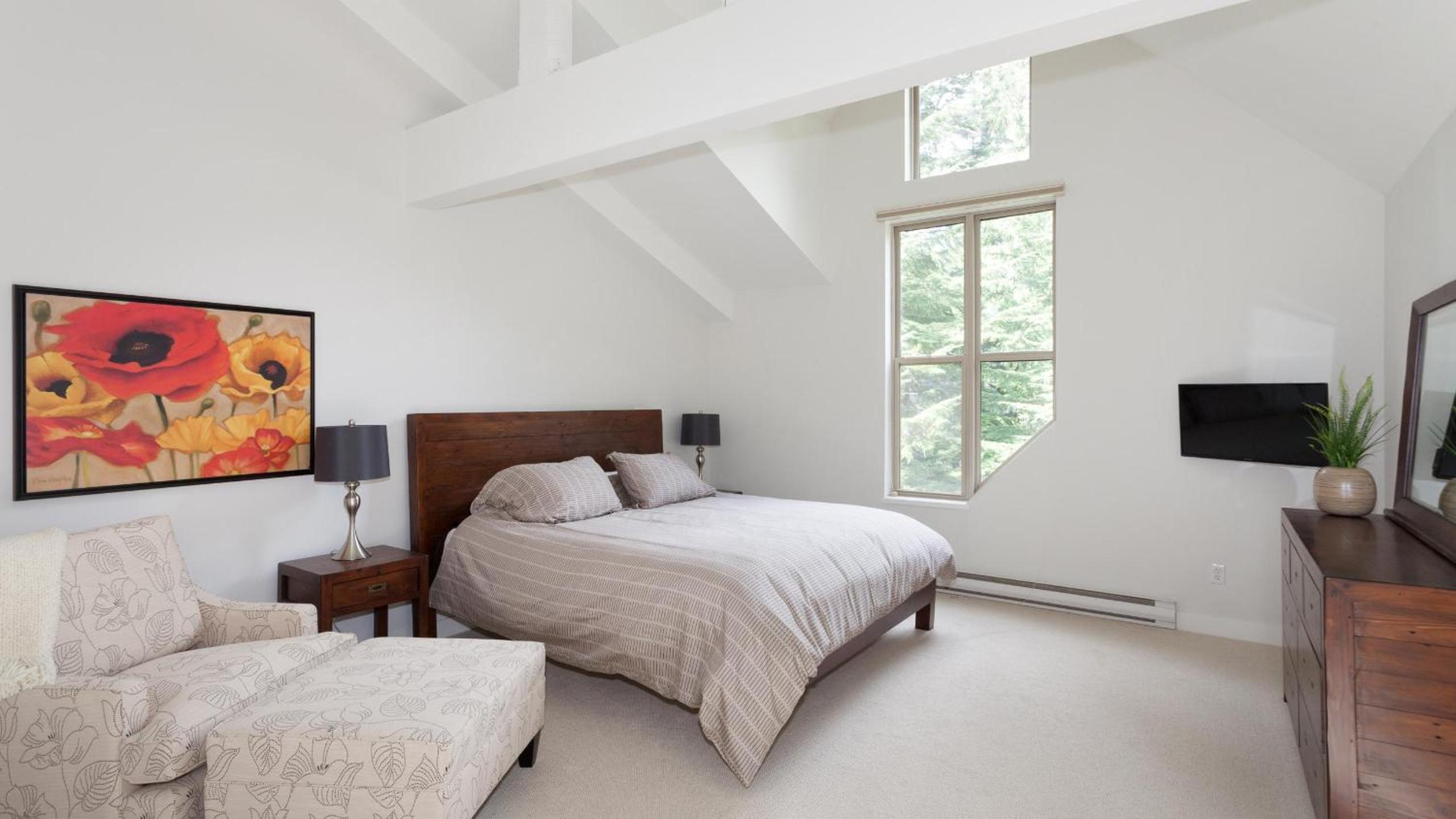 Snowgoose 14 | Inviting Townhome w/ Ski Access, Private Hot Tub, Parking x 2
