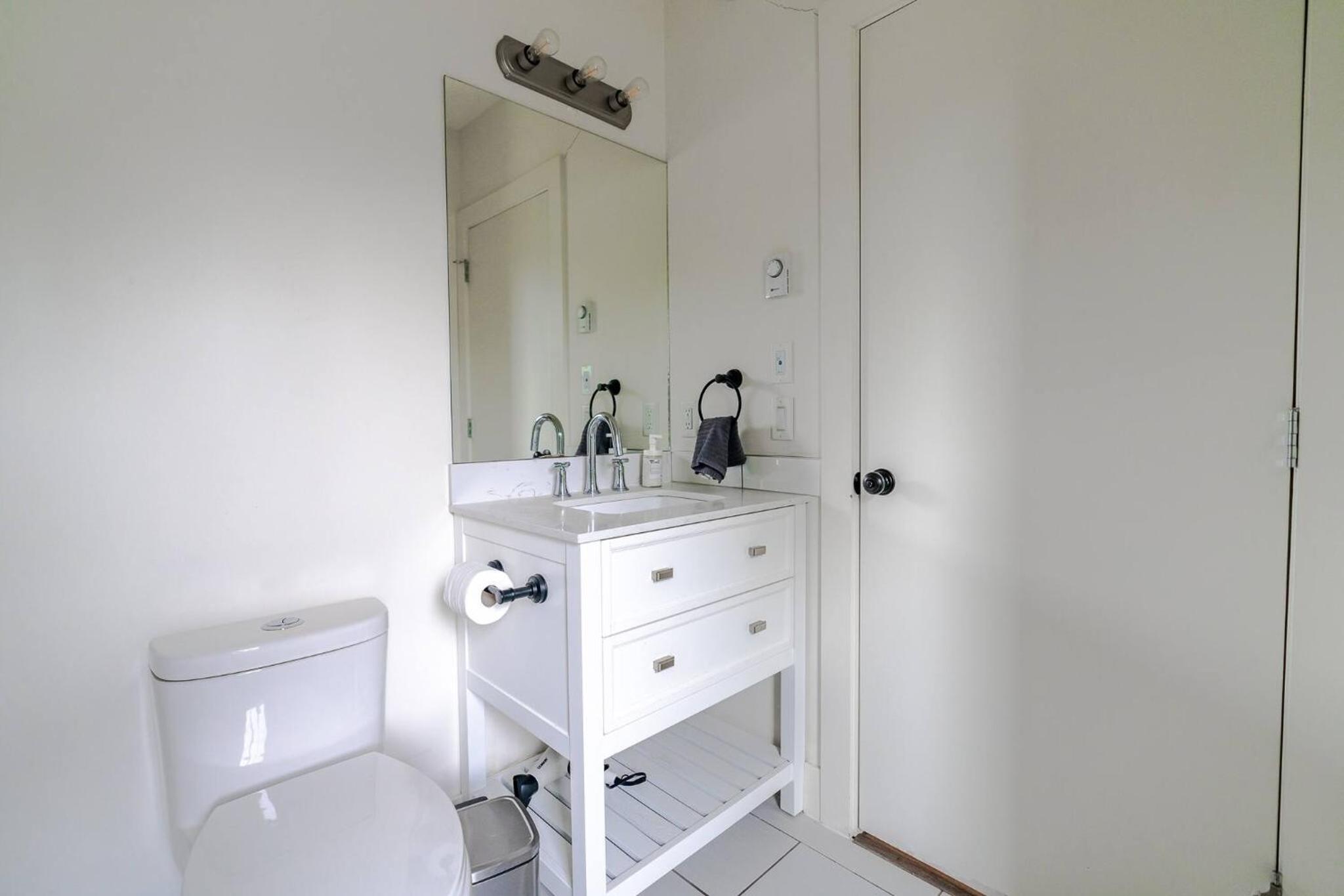 Historical Building 1br 1ba Walk To Rogers Place