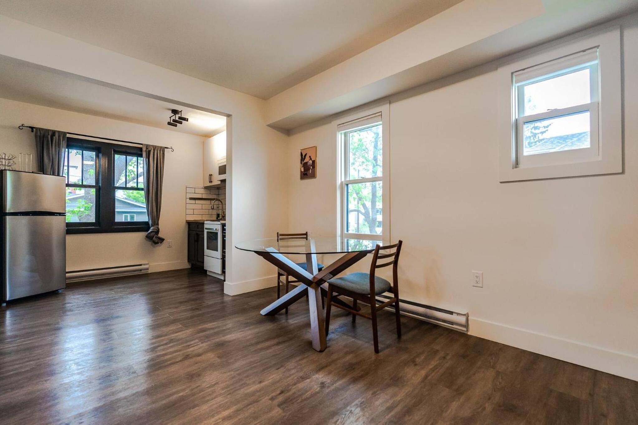 Historical Building 1br 1ba Walk To Rogers Place