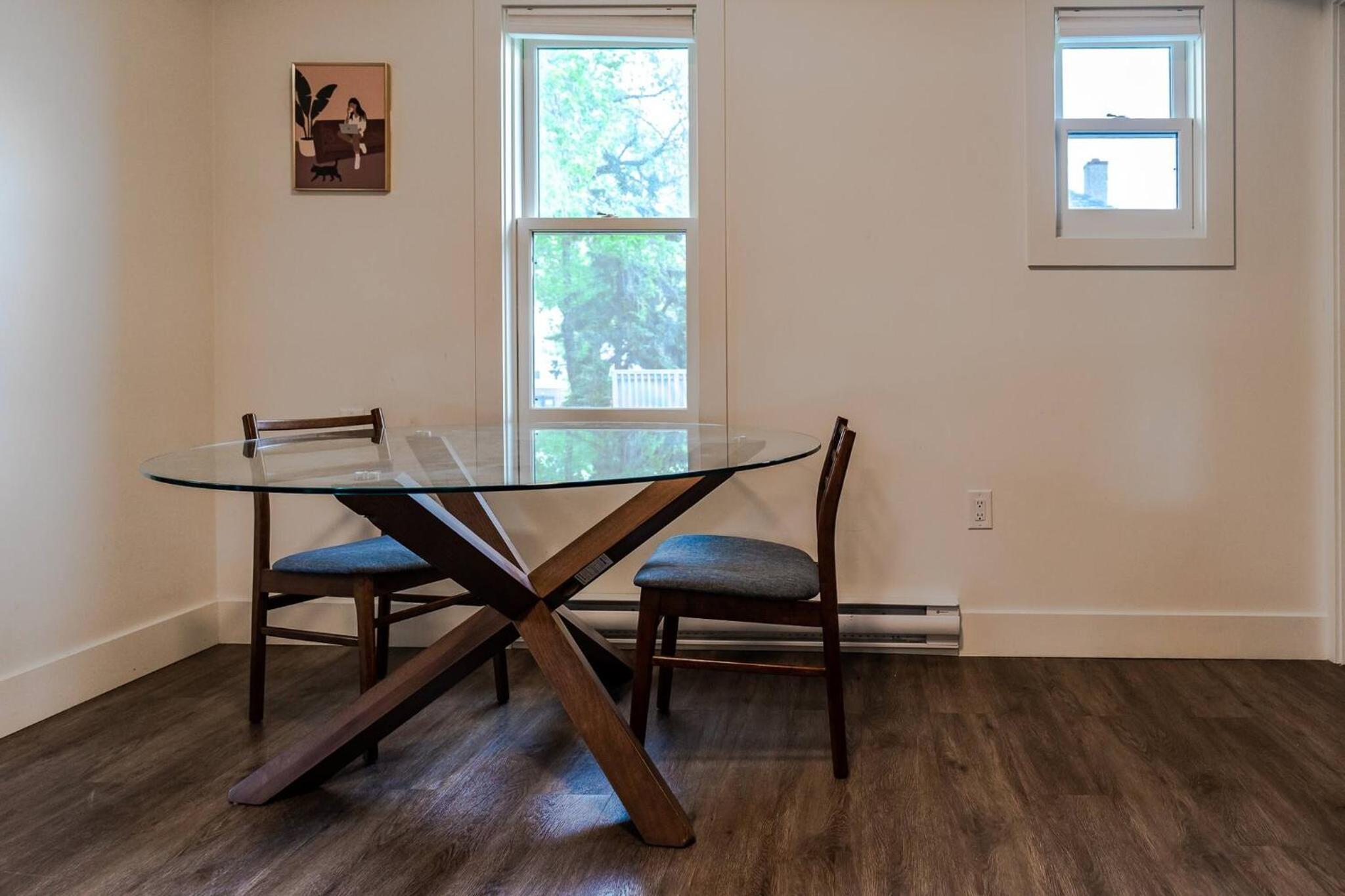 Historical Building 1br 1ba Walk To Rogers Place