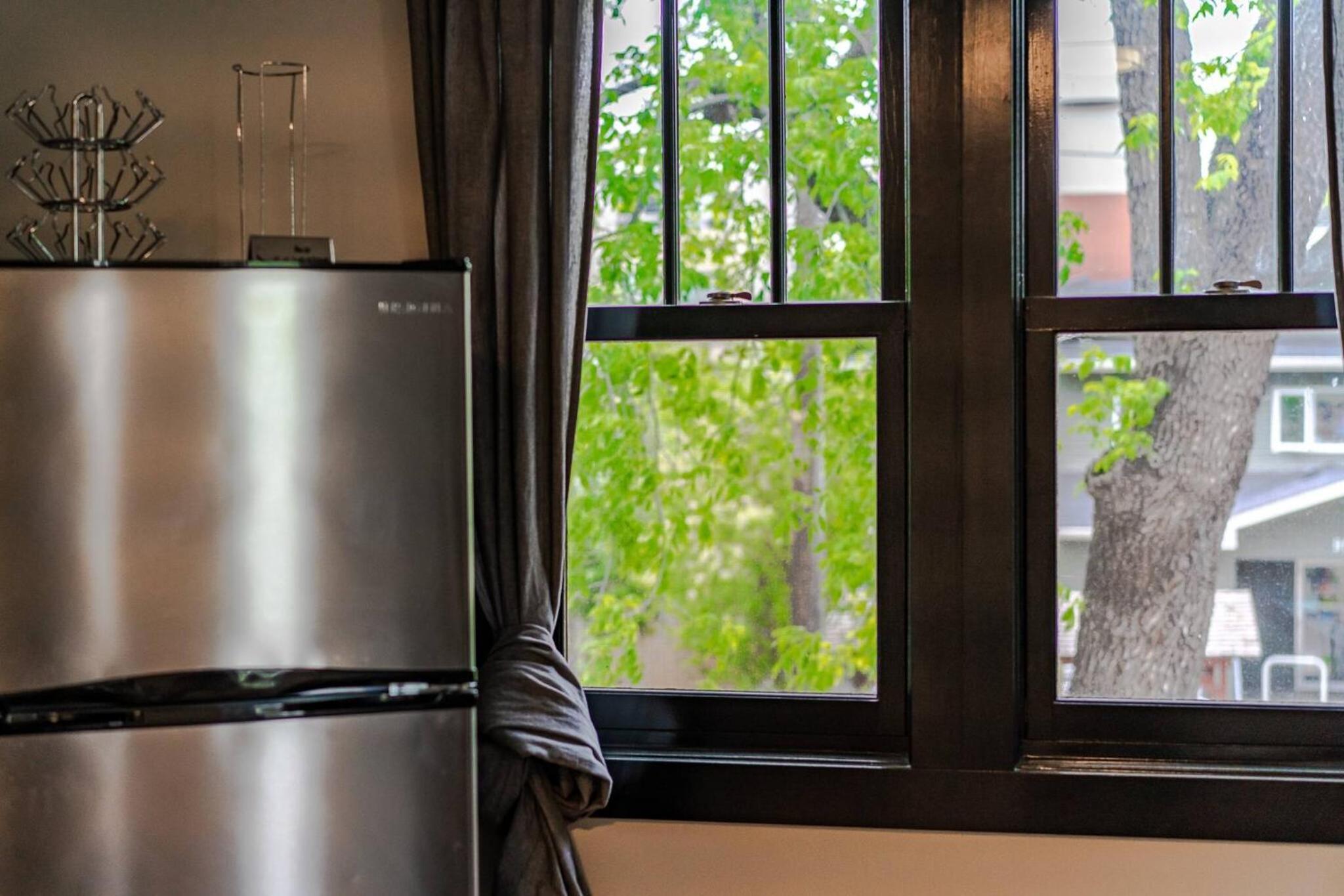 Historical Building 1br 1ba Walk To Rogers Place