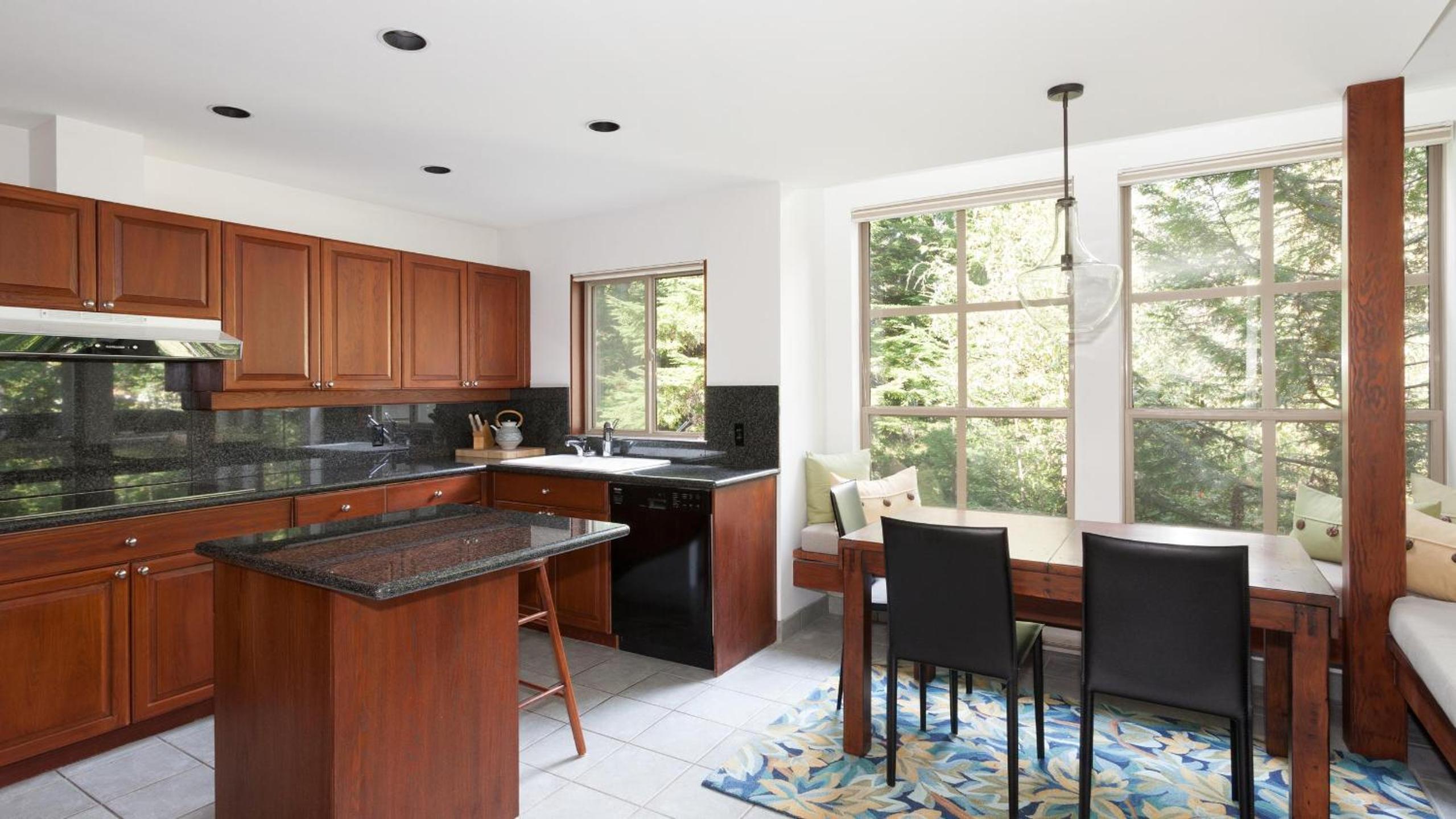 Snowgoose 14 | Inviting Townhome w/ Ski Access, Private Hot Tub, Parking x 2