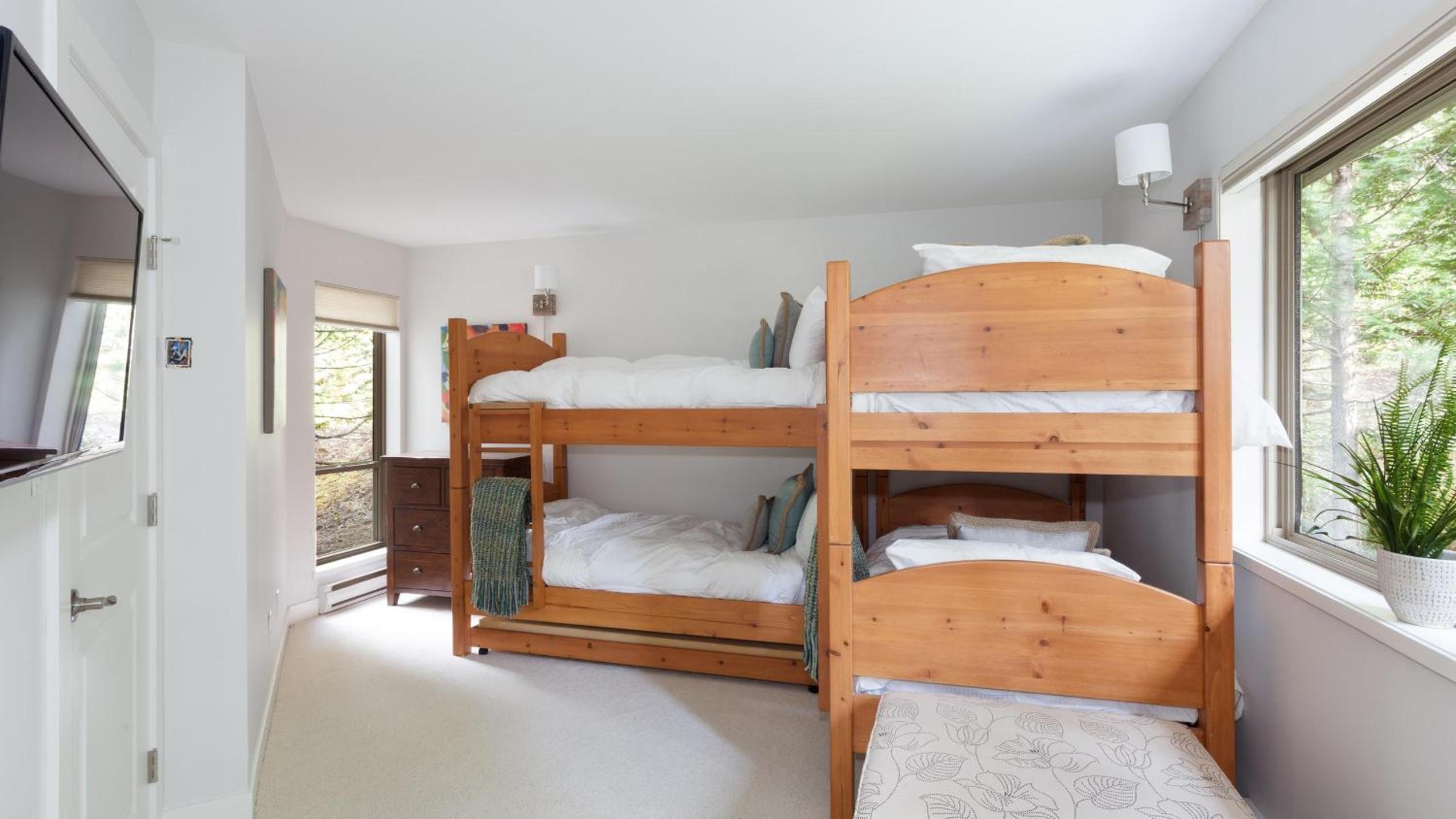 Snowgoose 14 | Inviting Townhome w/ Ski Access, Private Hot Tub, Parking x 2