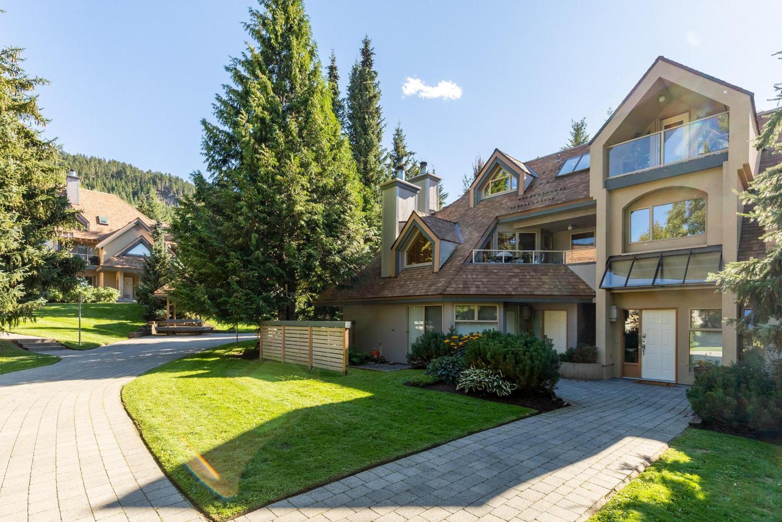 Gleneagle 29 | Family-friendly Townhouse, 700m to Blackcomb Base, Wood-Burning Fireplace