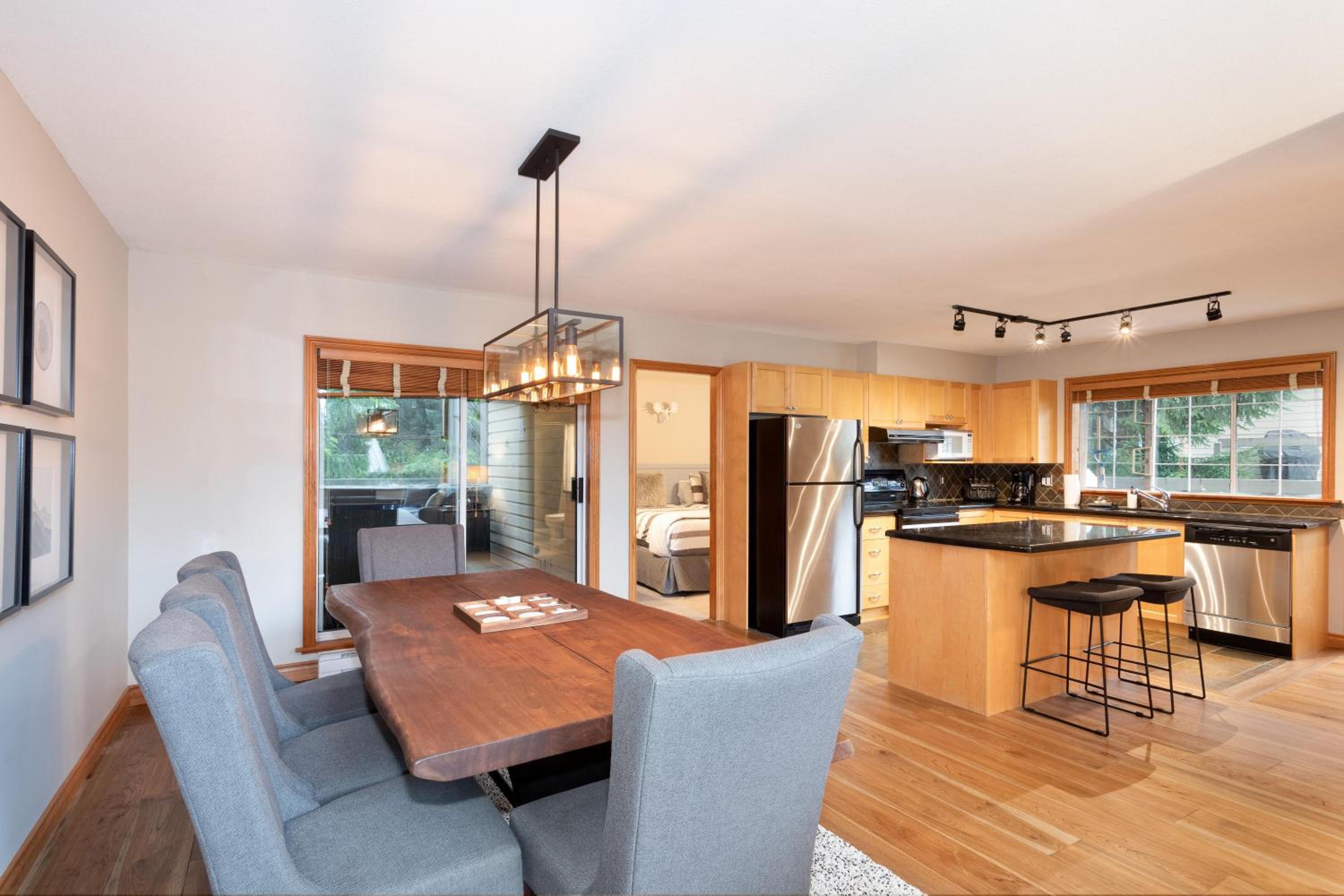 Stoneridge 12 | Modern & Bright Townhome Close to Ski Hill w/ Hot Tub & Parking