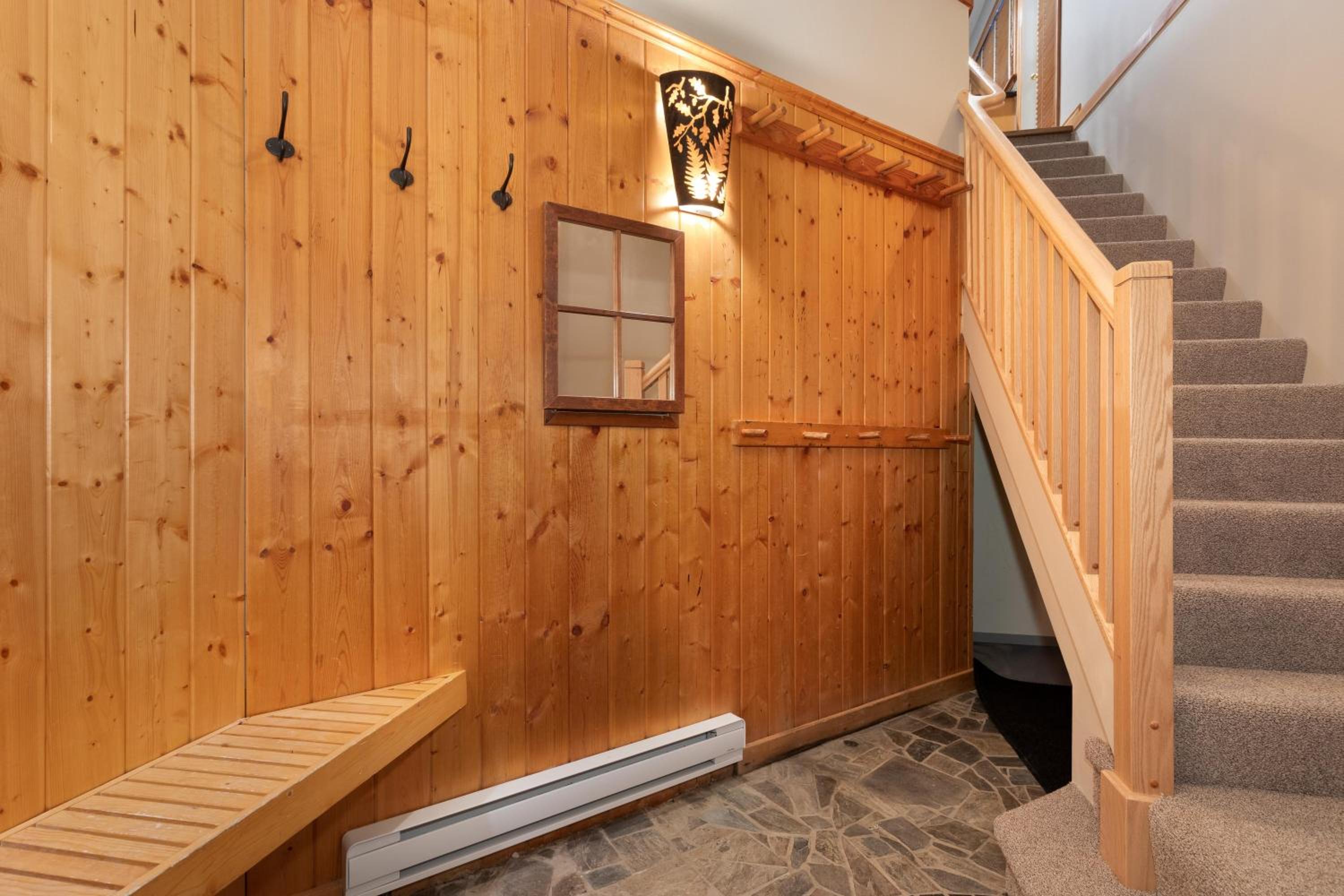 Stoneridge 12 | Modern & Bright Townhome Close to Ski Hill w/ Hot Tub & Parking