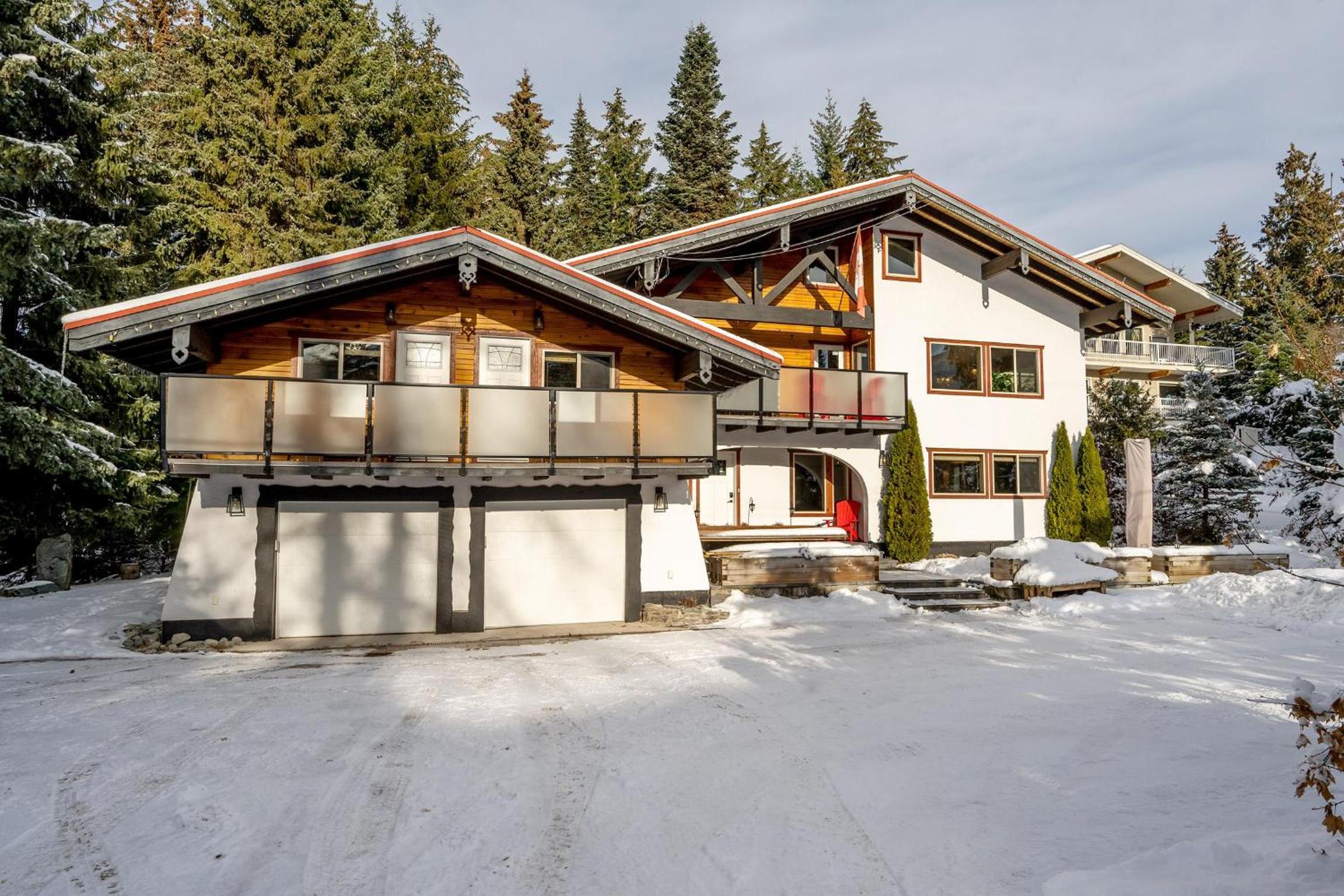 Chalet Whistler | Large Ski Family Chalet, Media Room, Sauna, Hot Tub