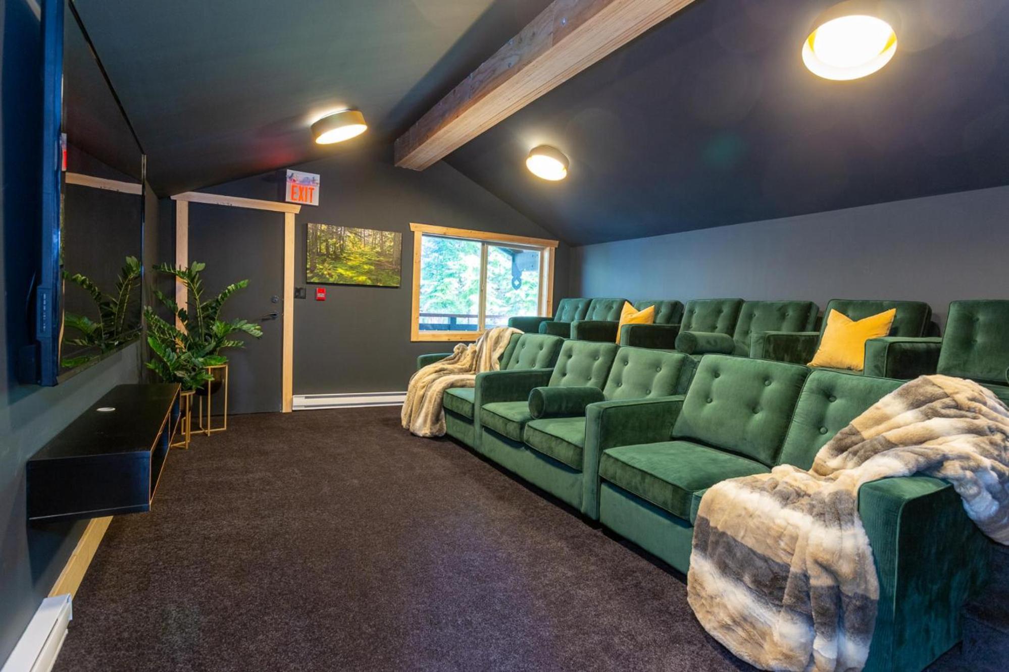 Chalet Whistler | Large Ski Family Chalet, Media Room, Sauna, Hot Tub