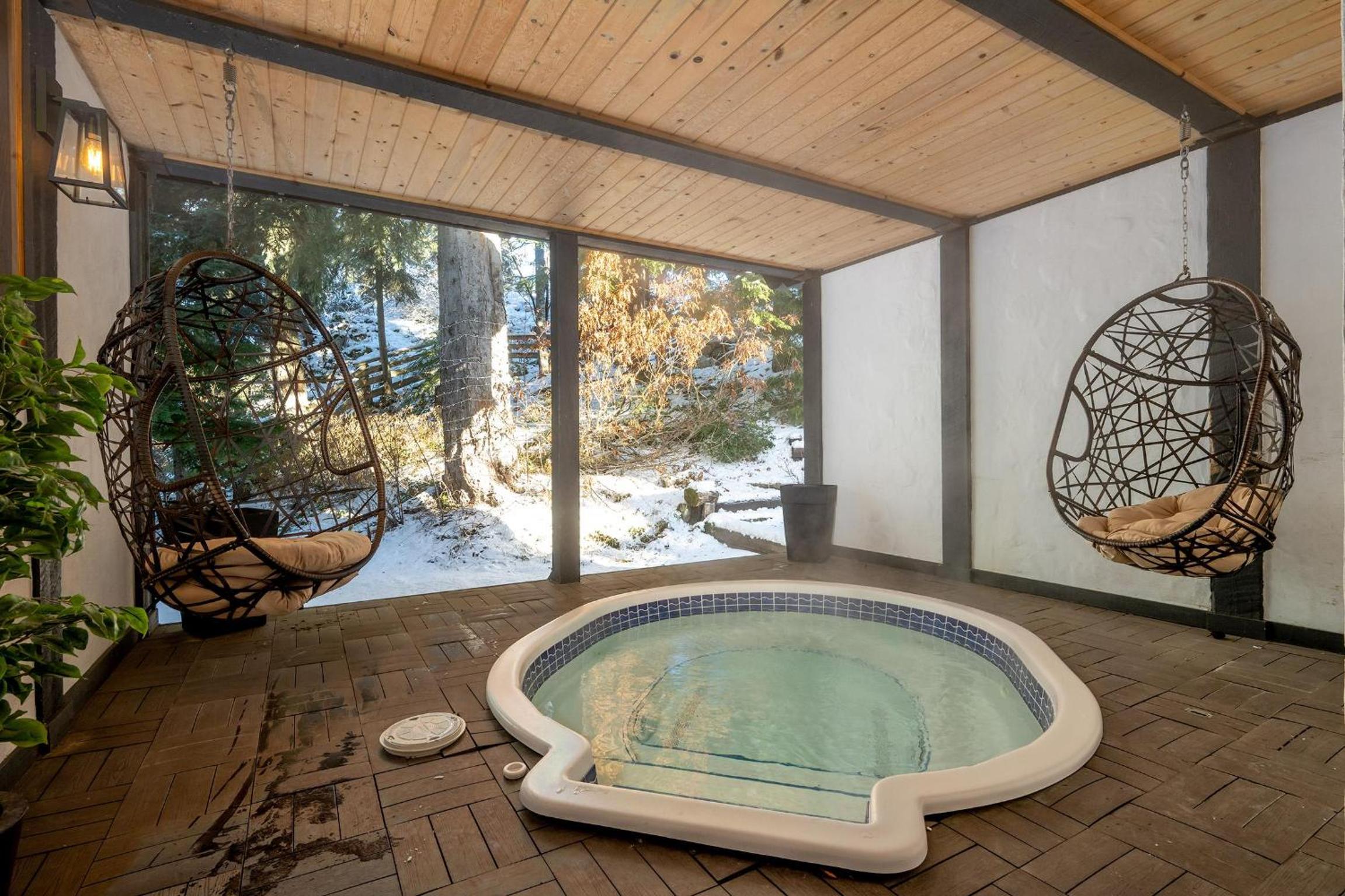 Chalet Whistler | Large Ski Family Chalet, Media Room, Sauna, Hot Tub