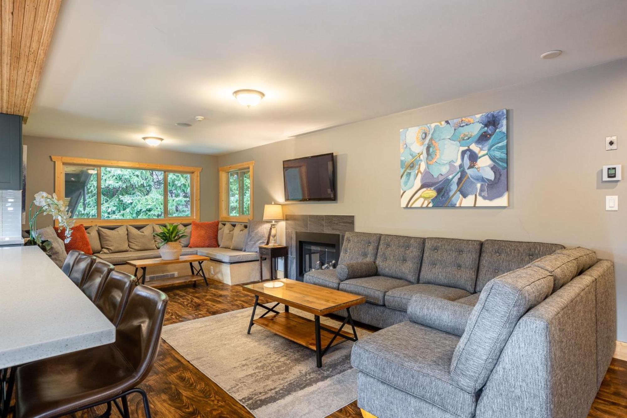 Chalet Whistler | Large Ski Family Chalet, Media Room, Sauna, Hot Tub