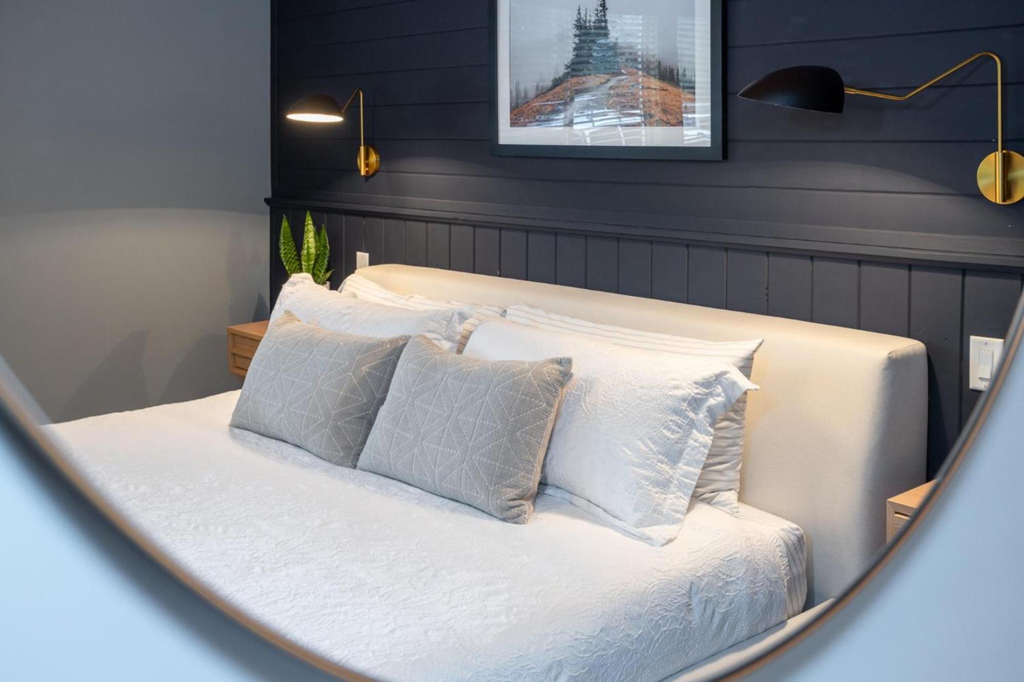 Chalet Whistler | Large Ski Family Chalet, Media Room, Sauna, Hot Tub
