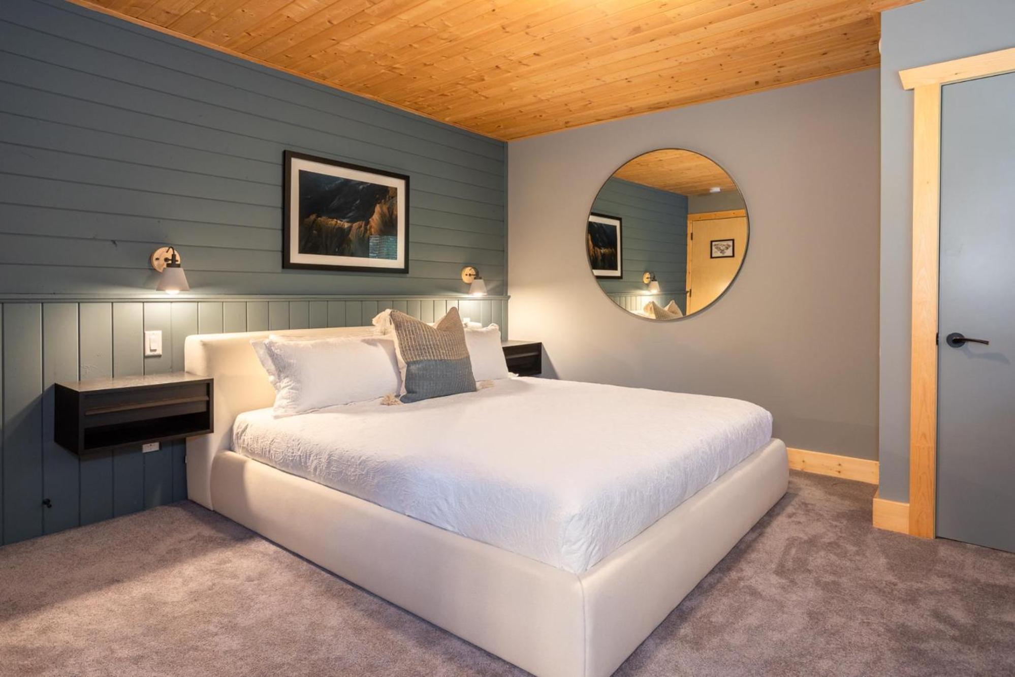 Chalet Whistler | Large Ski Family Chalet, Media Room, Sauna, Hot Tub