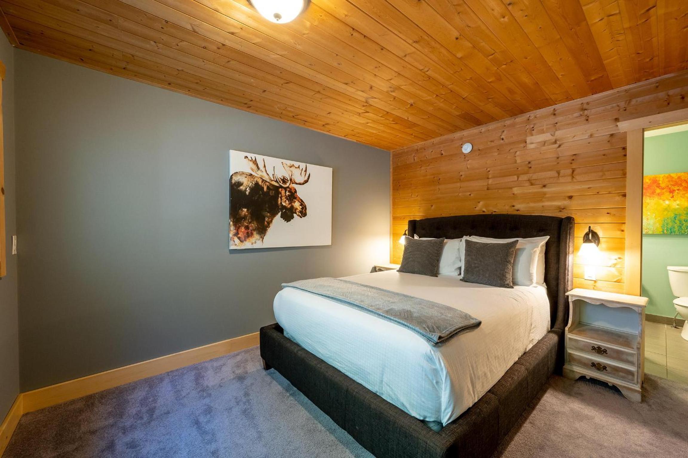 Chalet Whistler | Large Ski Family Chalet, Media Room, Sauna, Hot Tub