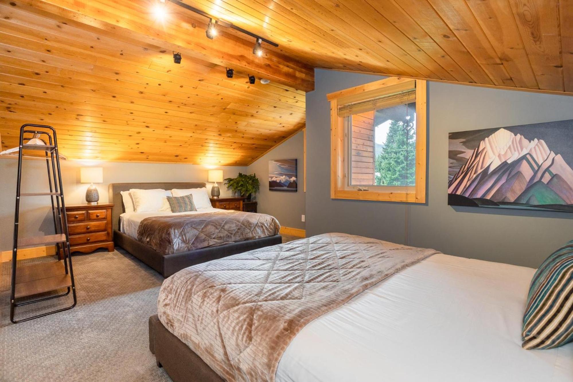 Chalet Whistler | Large Ski Family Chalet, Media Room, Sauna, Hot Tub