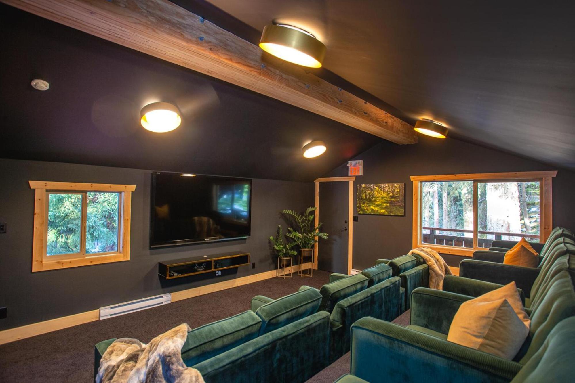 Chalet Whistler | Large Ski Family Chalet, Media Room, Sauna, Hot Tub
