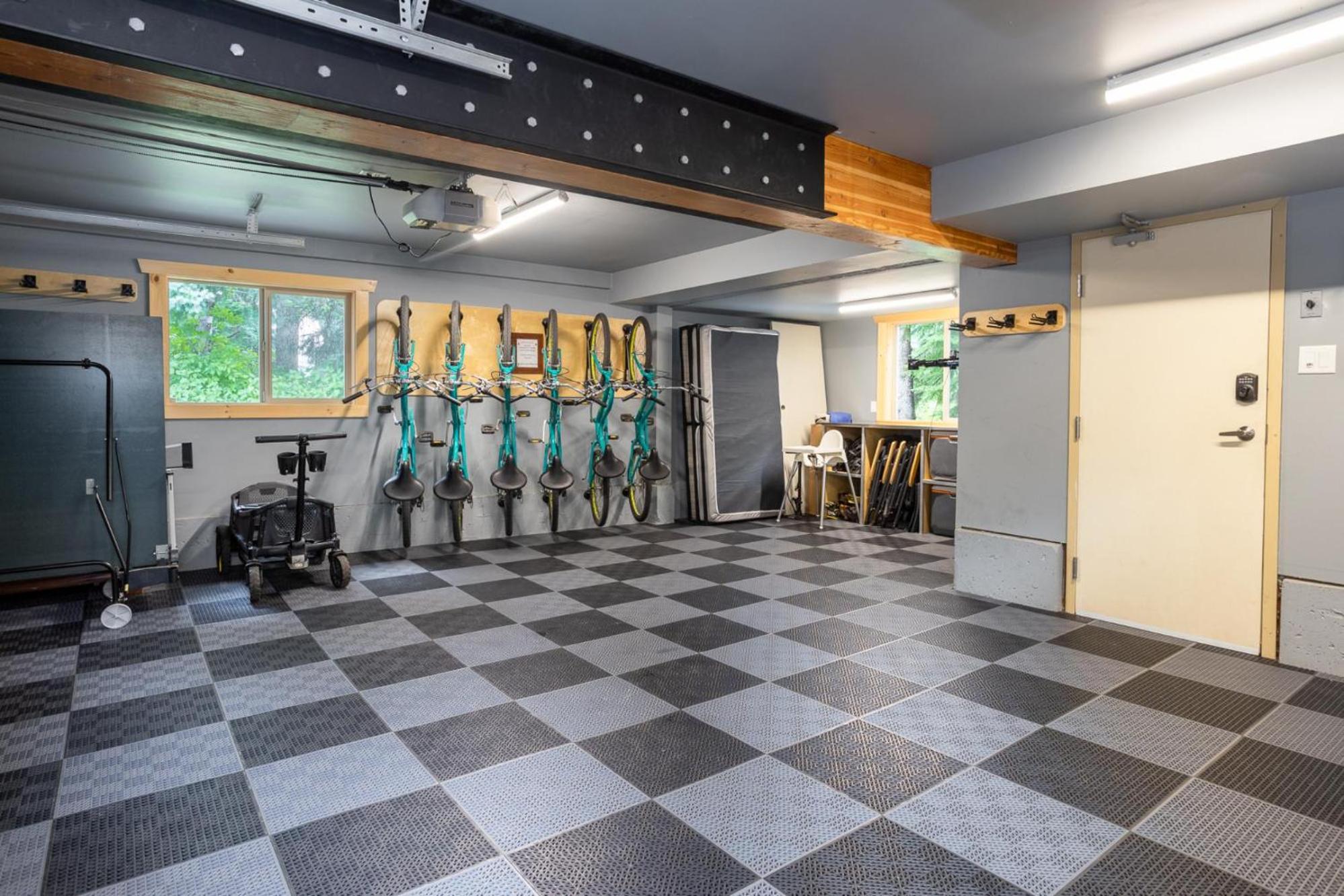Chalet Whistler | Large Ski Family Chalet, Media Room, Sauna, Hot Tub