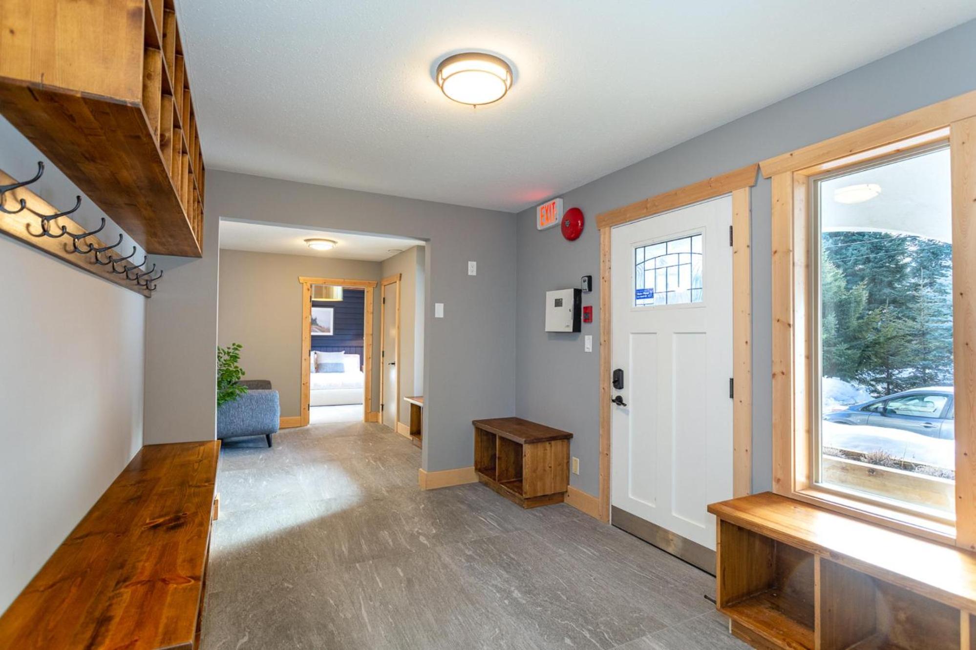 Chalet Whistler | Large Ski Family Chalet, Media Room, Sauna, Hot Tub