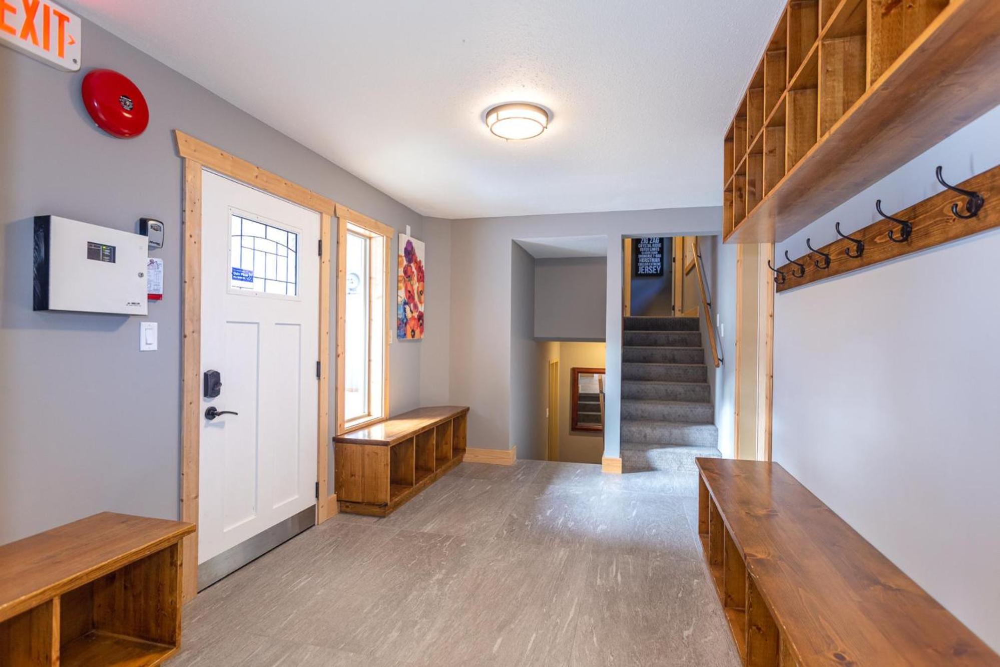 Chalet Whistler | Large Ski Family Chalet, Media Room, Sauna, Hot Tub