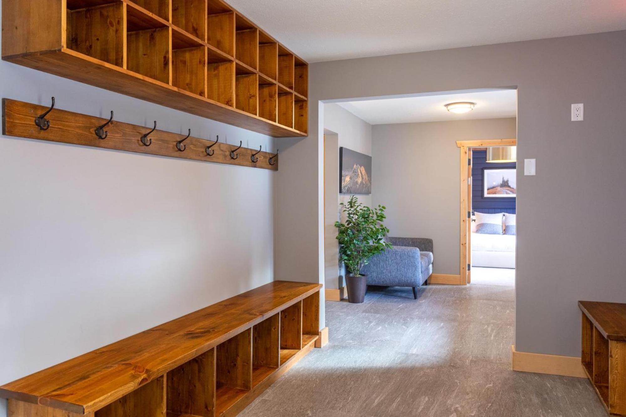 Chalet Whistler | Large Ski Family Chalet, Media Room, Sauna, Hot Tub