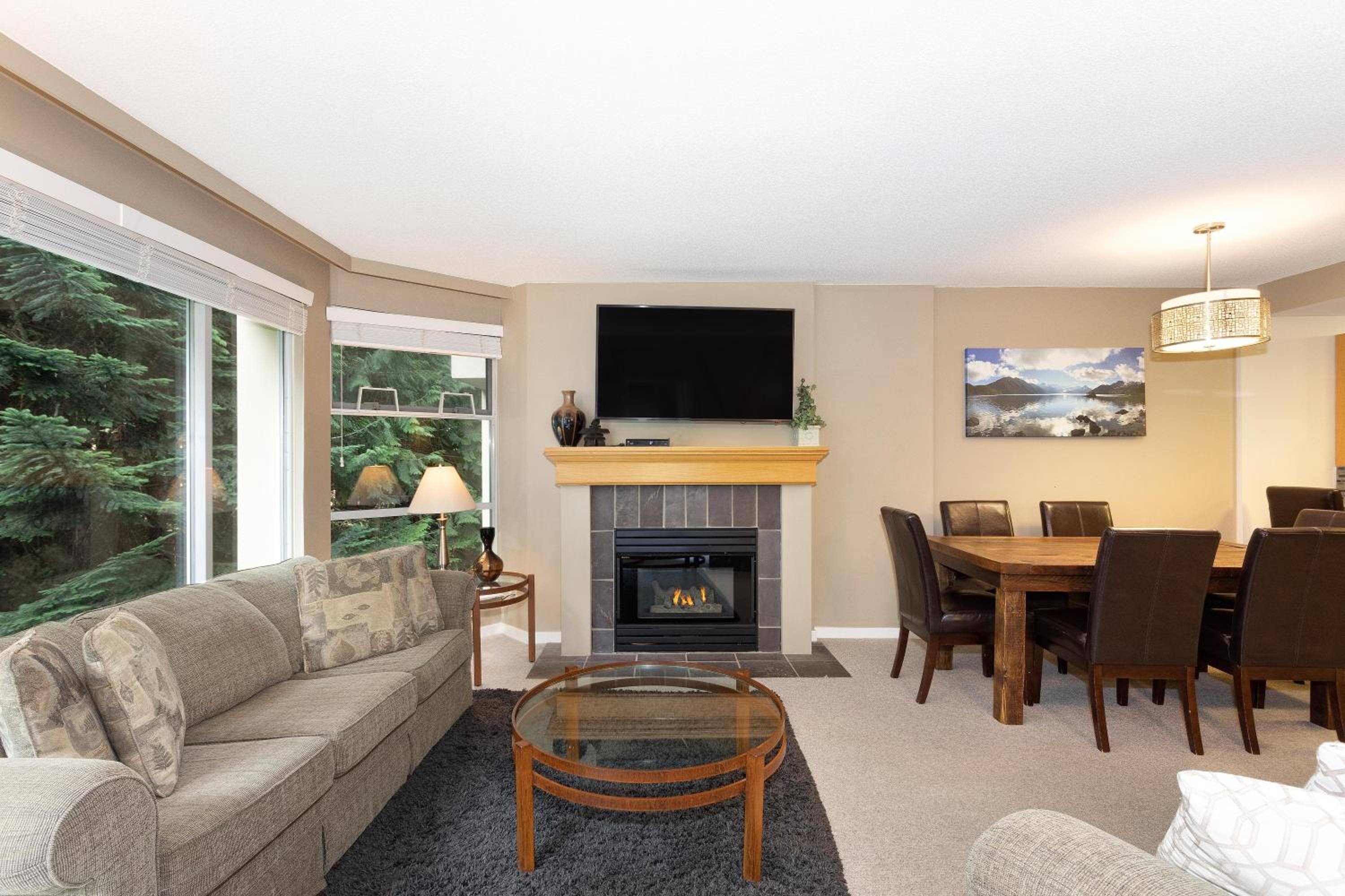 Woodrun Lodge 514 | Ski-In Ski-Out Condo w/ Pool, Hot Tub, Free Parking, Wifi & Laundry