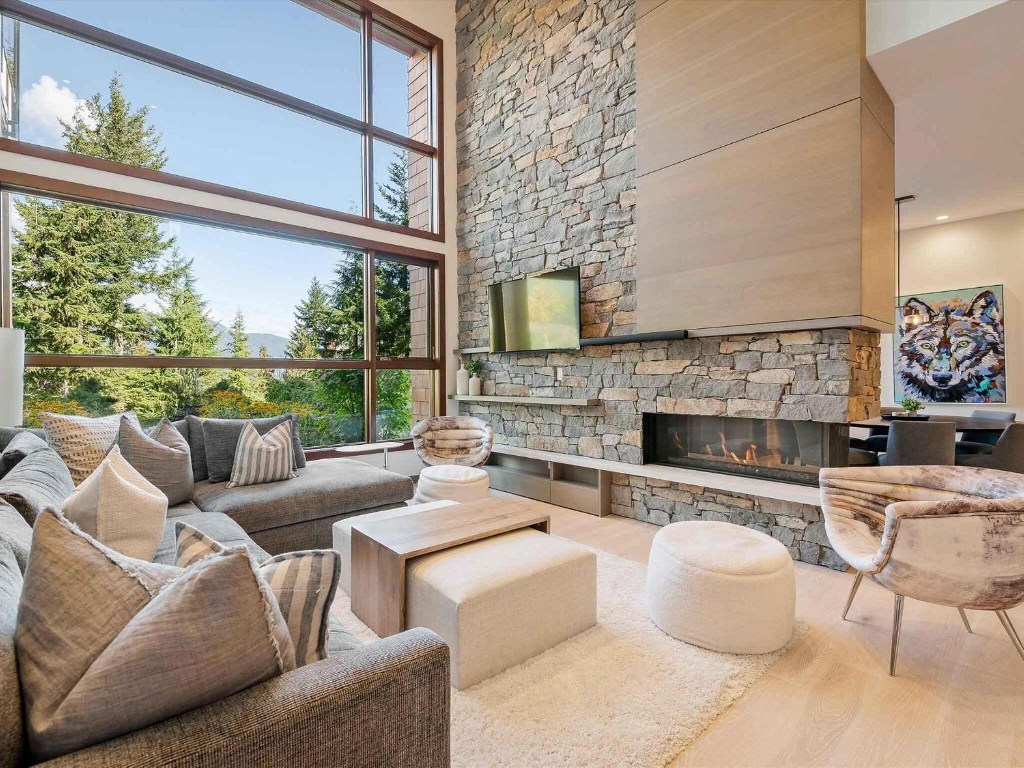 Lakecrest 7 | Upscale & Bright Retreat, Lake & Mountain Views, 5 min Drive to Gondolas