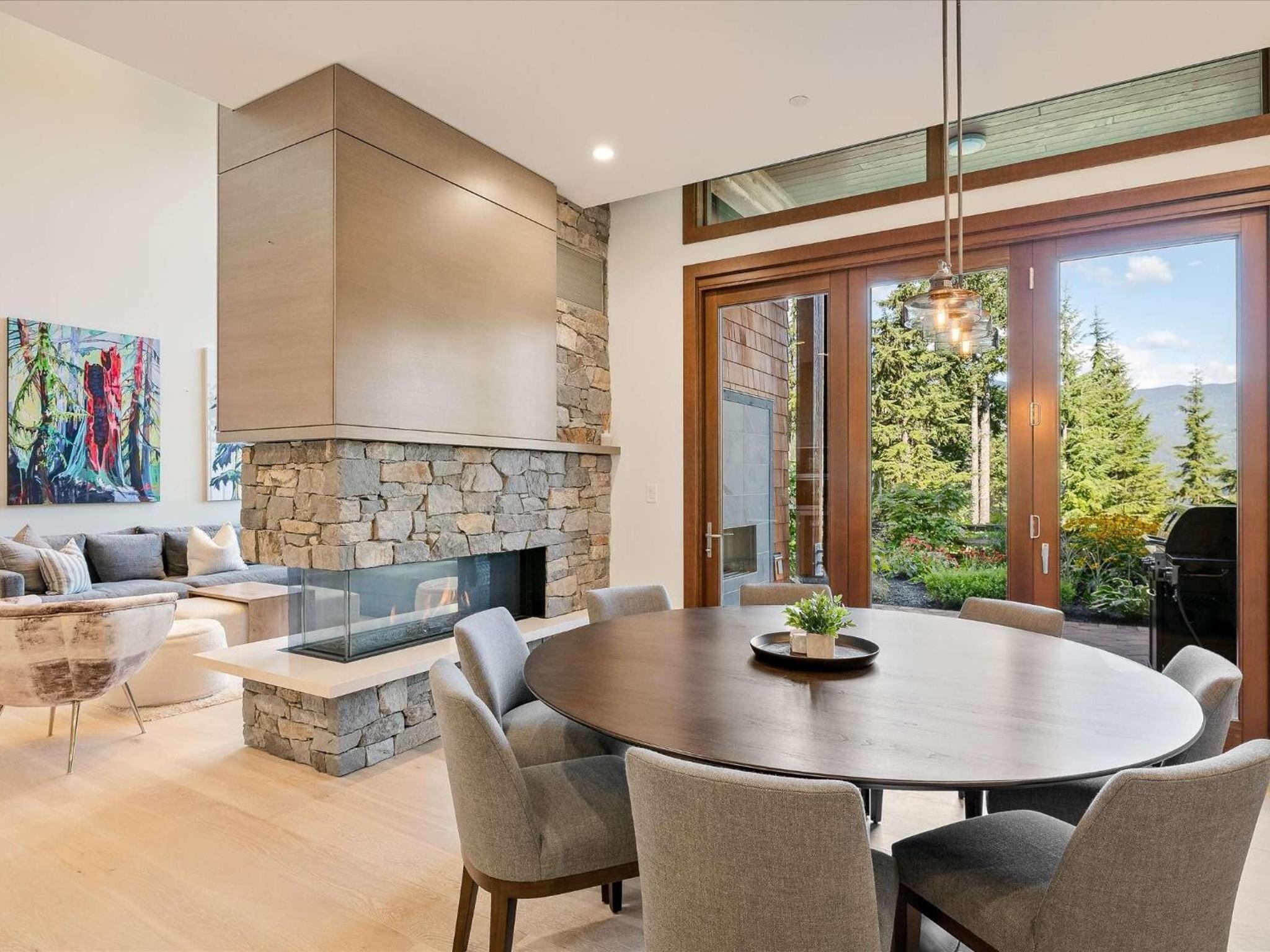 Lakecrest 7 | Upscale & Bright Retreat, Lake & Mountain Views, 5 min Drive to Gondolas