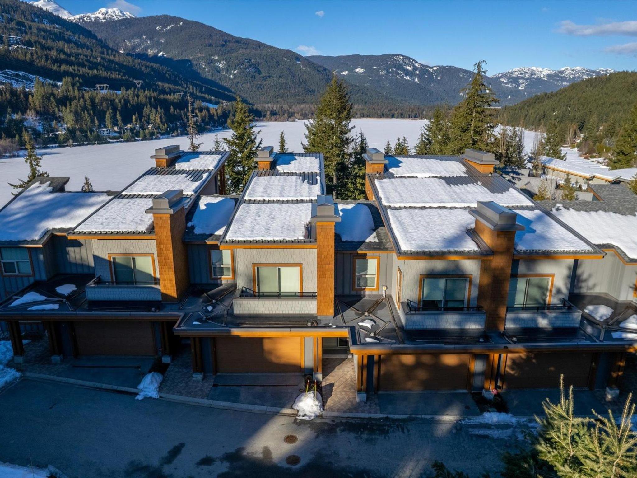 Lakecrest 7 | Upscale & Bright Retreat, Lake & Mountain Views, 5 min Drive to Gondolas