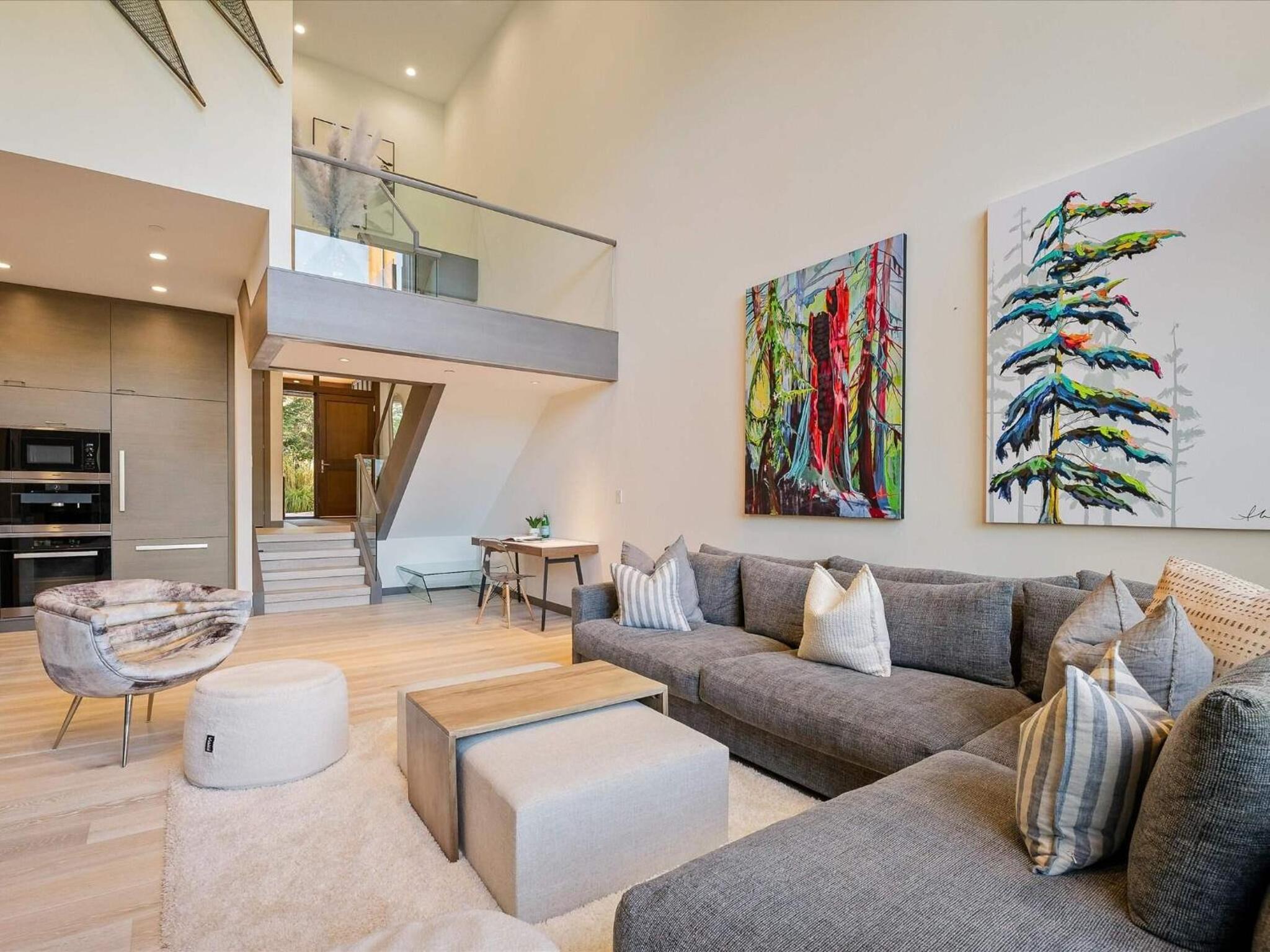 Lakecrest 7 | Upscale & Bright Retreat, Lake & Mountain Views, 5 min Drive to Gondolas
