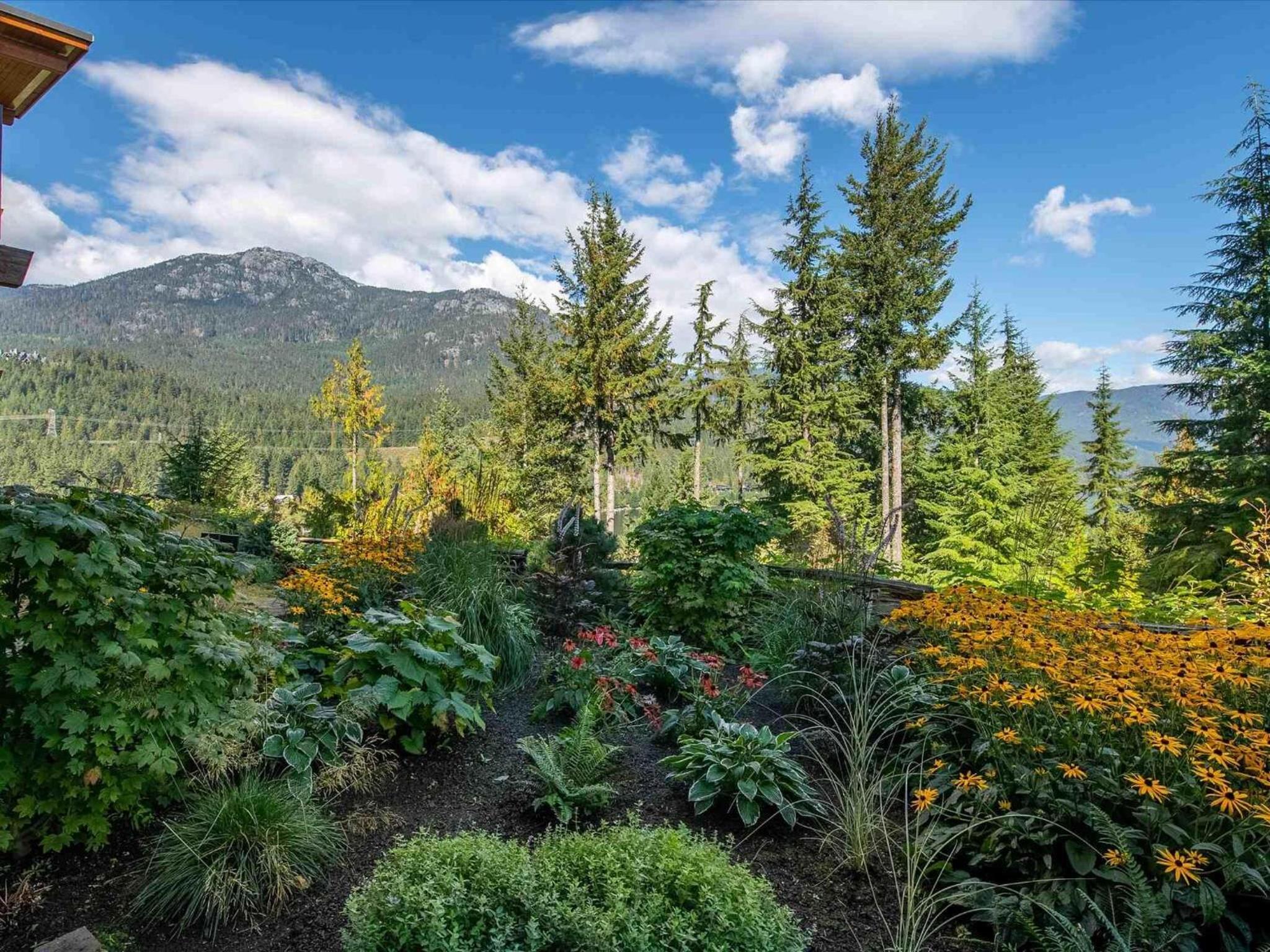 Lakecrest 7 | Upscale & Bright Retreat, Lake & Mountain Views, 5 min Drive to Gondolas