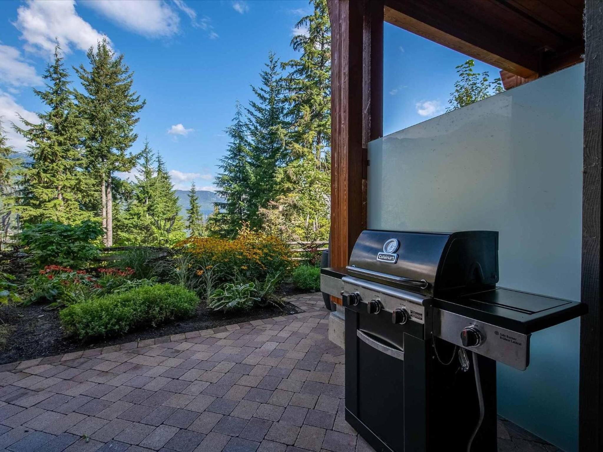 Lakecrest 7 | Upscale & Bright Retreat, Lake & Mountain Views, 5 min Drive to Gondolas