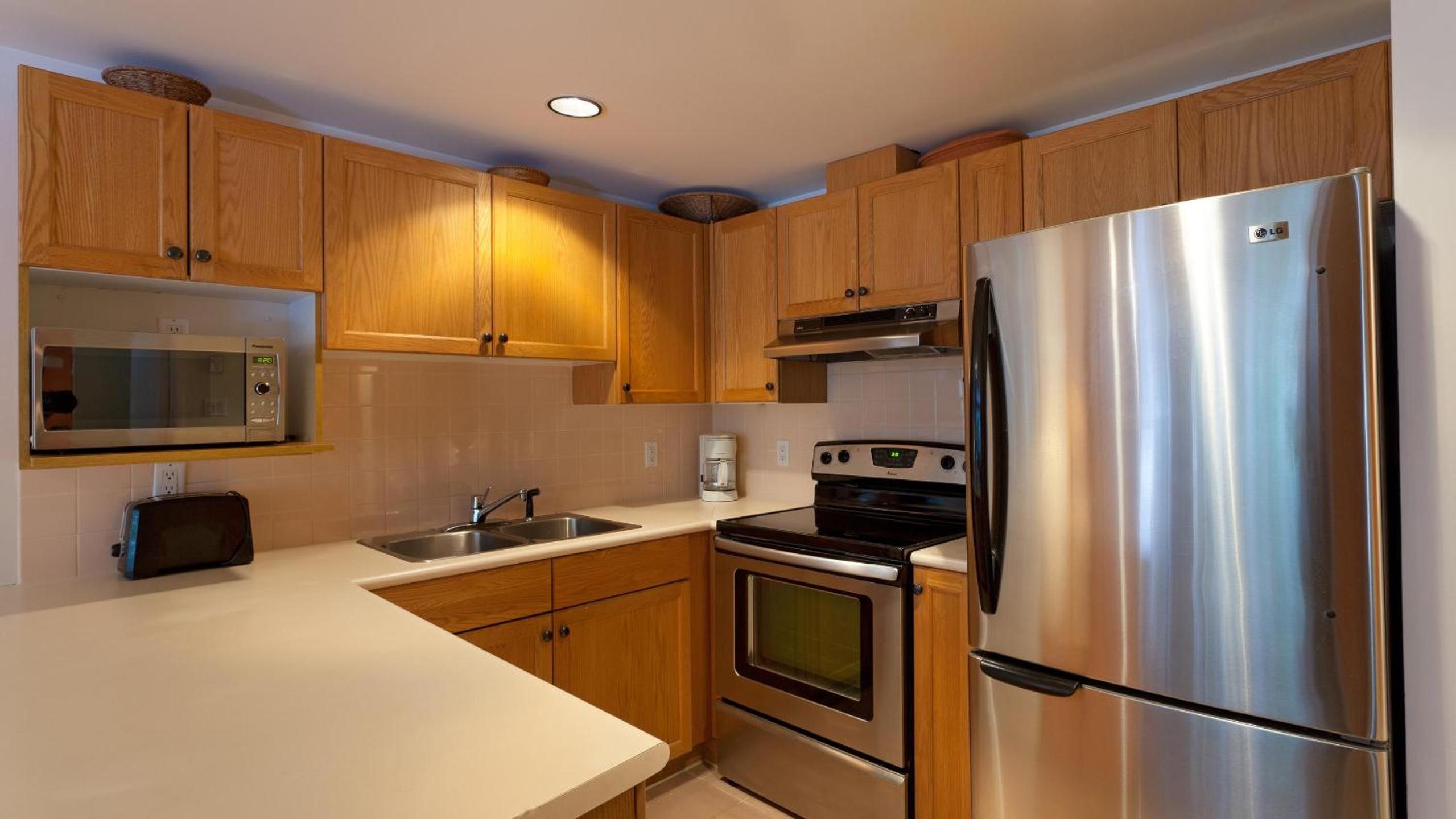 Woodrun Lodge 416 | Family Ski-In Ski-Out Condo, Hot Tub, Heated Pool, Parking & Laundry