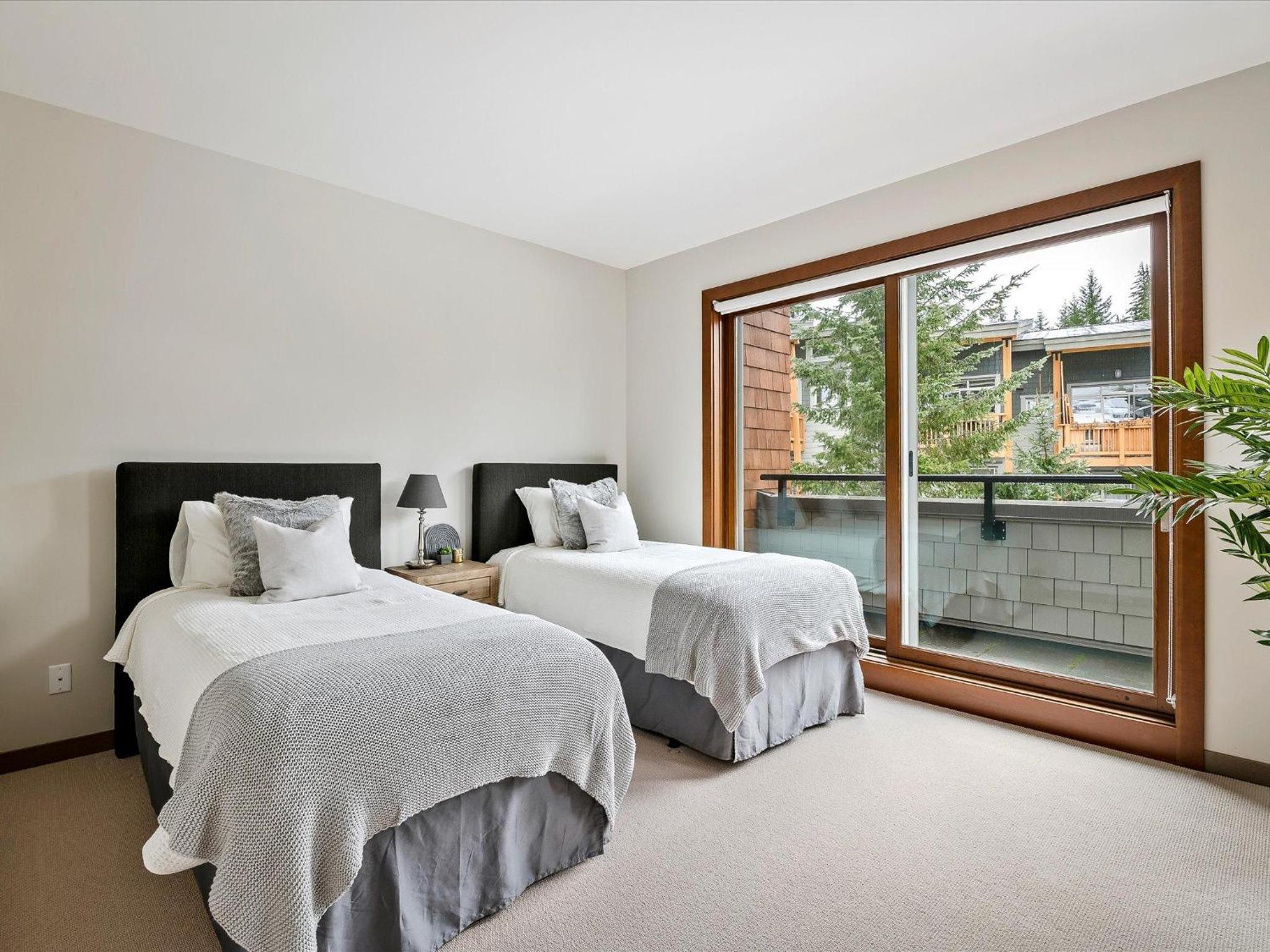 Lakecrest 7 | Upscale & Bright Retreat, Lake & Mountain Views, 5 min Drive to Gondolas