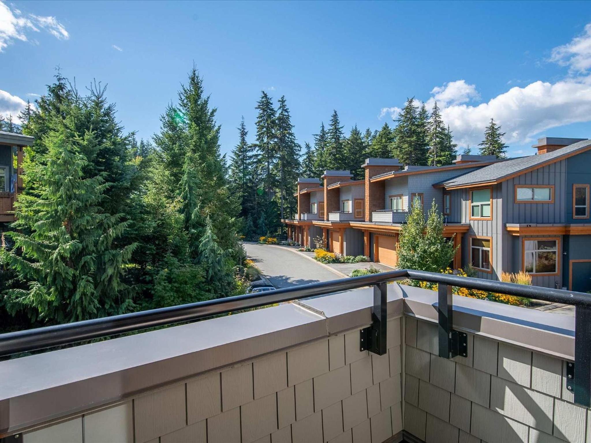 Lakecrest 7 | Upscale & Bright Retreat, Lake & Mountain Views, 5 min Drive to Gondolas