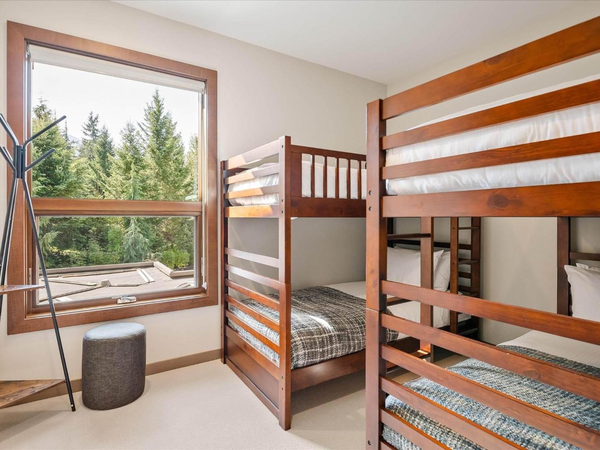 Lakecrest 7 | Upscale & Bright Retreat, Lake & Mountain Views, 5 min Drive to Gondolas