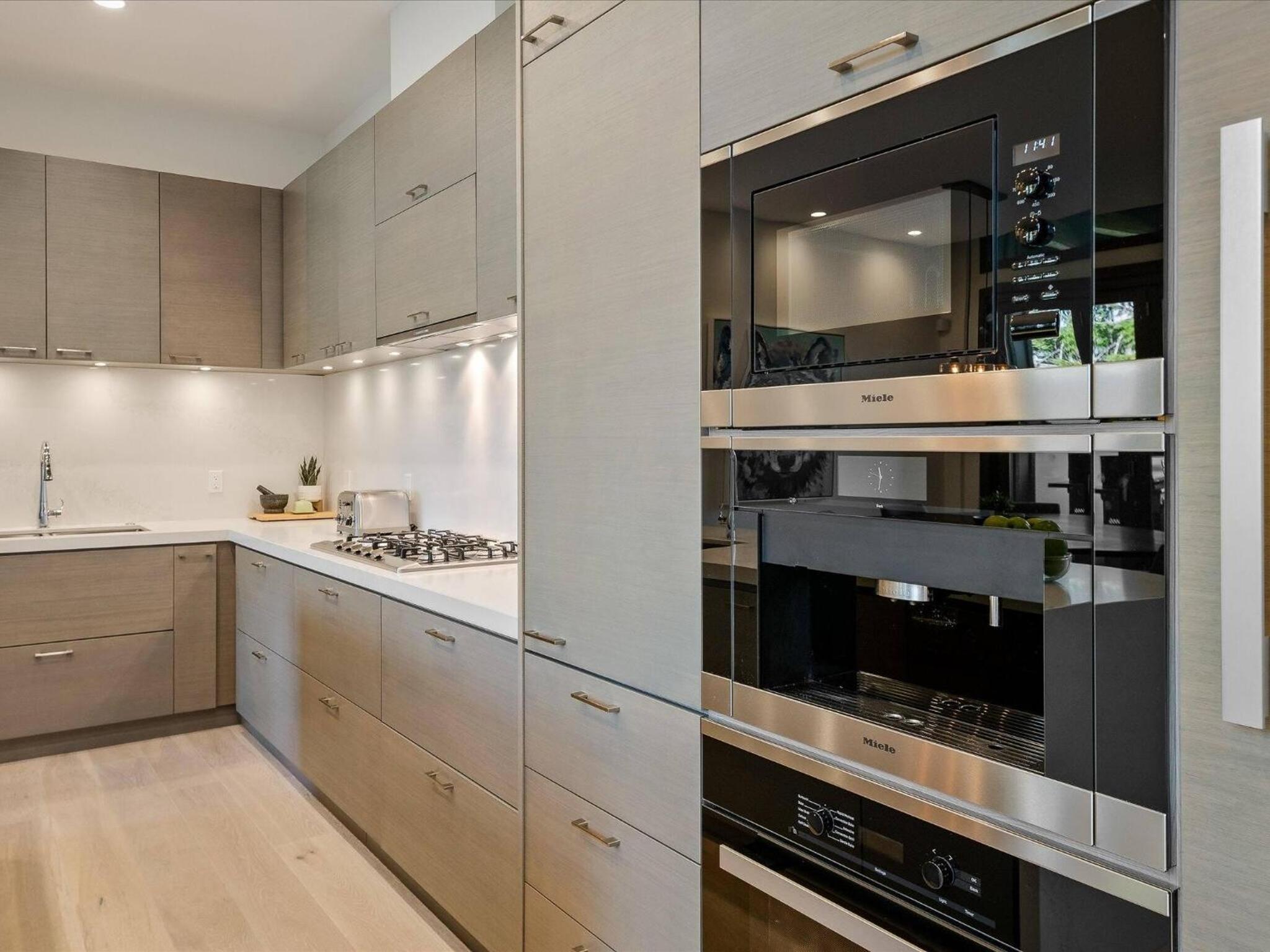 Lakecrest 7 | Upscale & Bright Retreat, Lake & Mountain Views, 5 min Drive to Gondolas