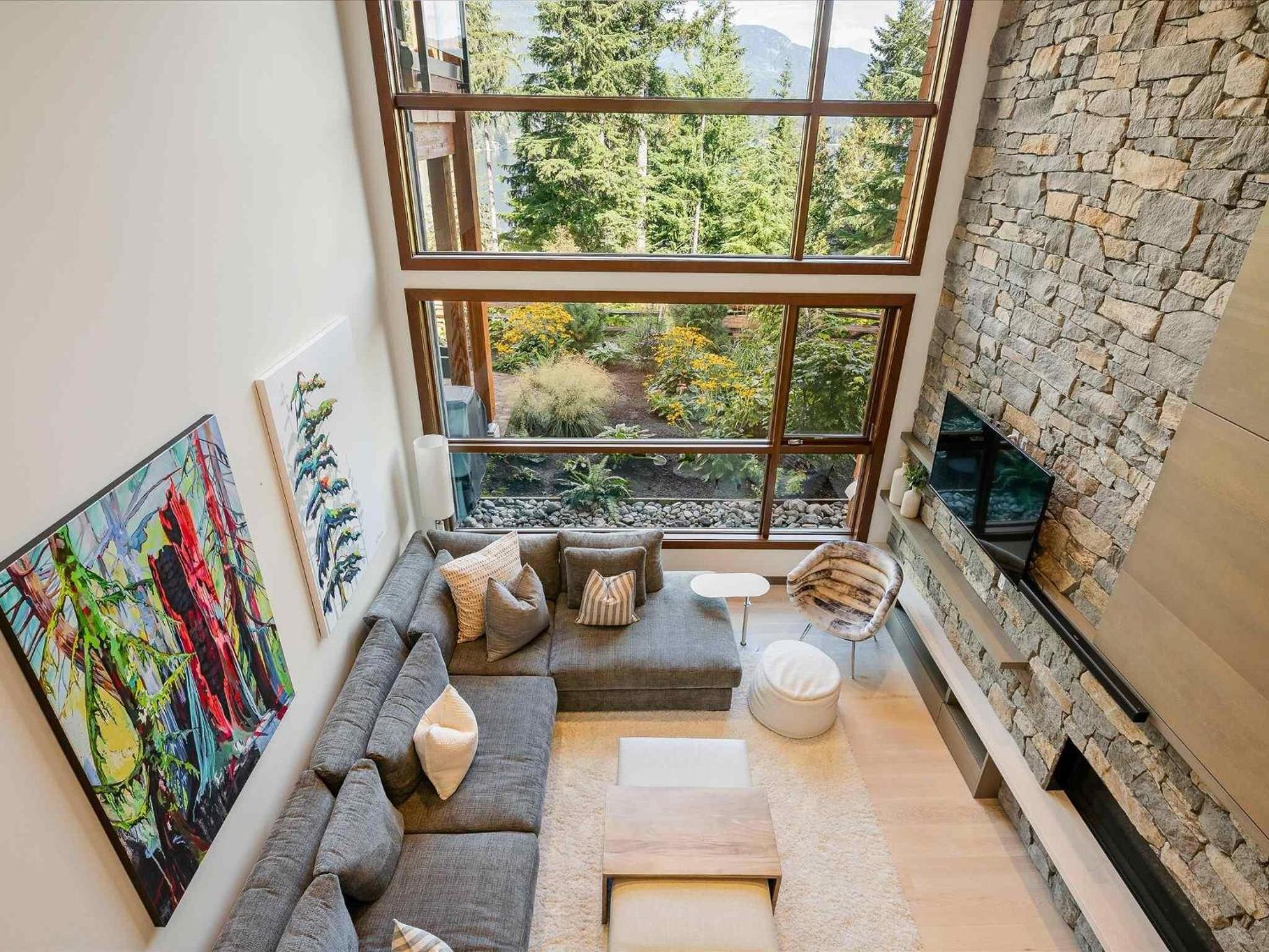Lakecrest 7 | Upscale & Bright Retreat, Lake & Mountain Views, 5 min Drive to Gondolas