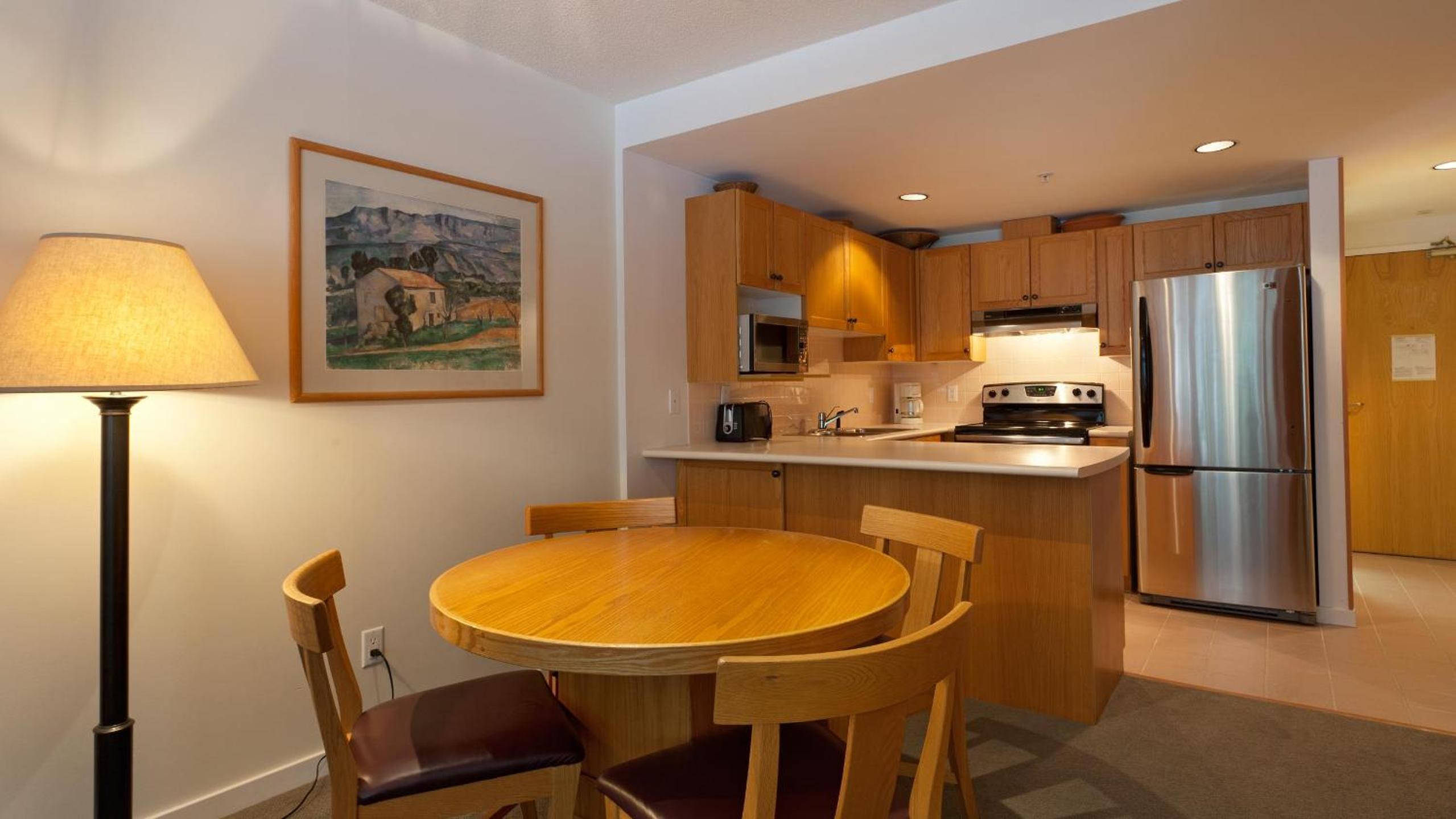 Woodrun Lodge 416 | Family Ski-In Ski-Out Condo, Hot Tub, Heated Pool, Parking & Laundry