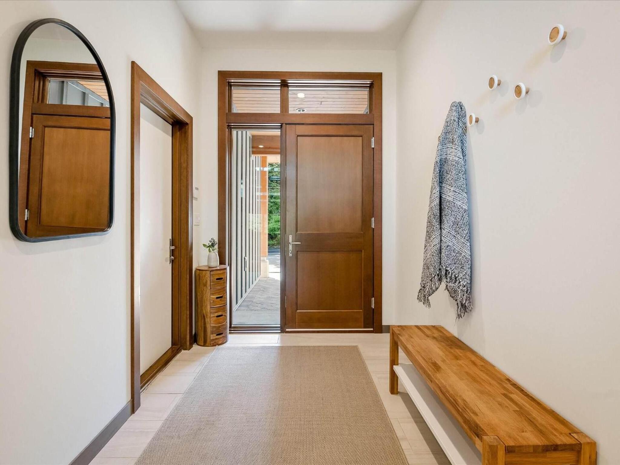 Lakecrest 7 | Upscale & Bright Retreat, Lake & Mountain Views, 5 min Drive to Gondolas