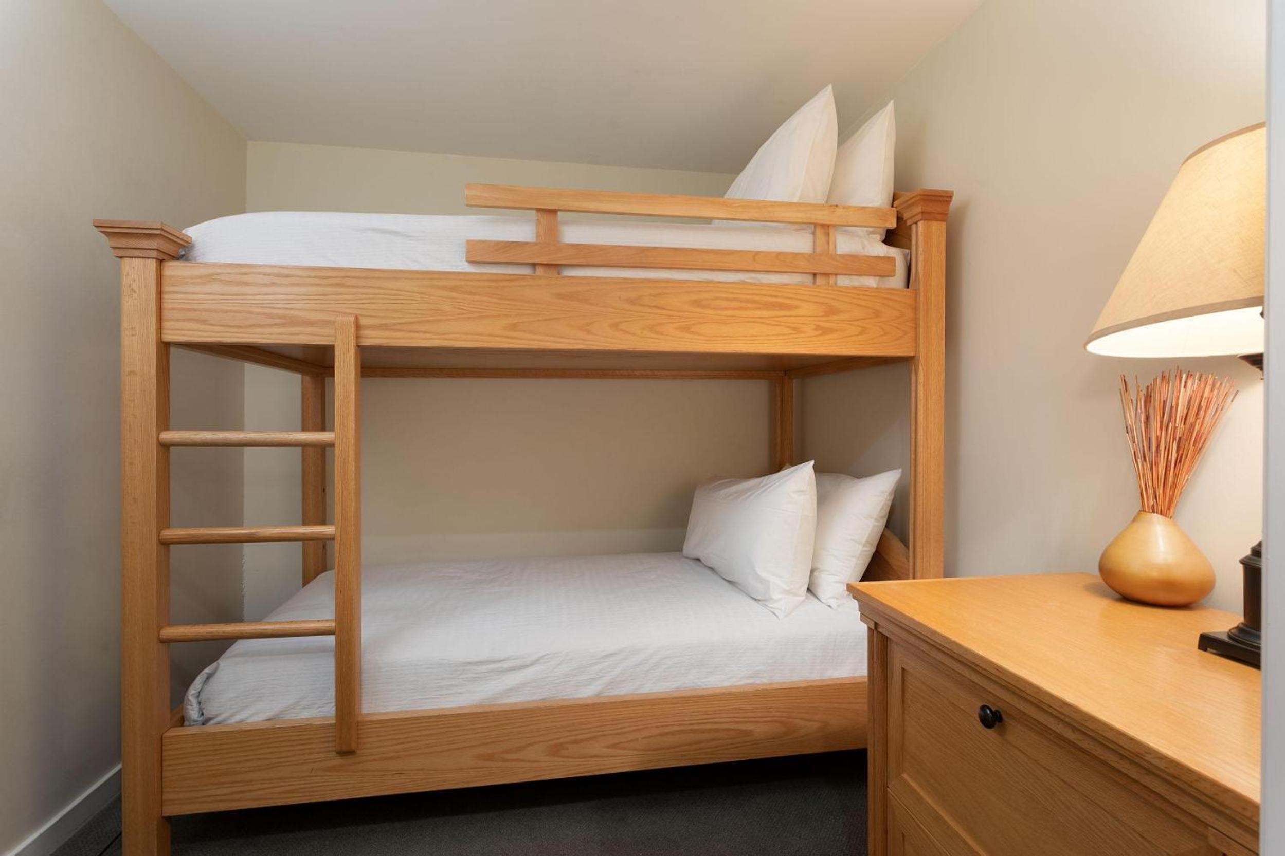 Woodrun Lodge 416 | Family Ski-In Ski-Out Condo, Hot Tub, Heated Pool, Parking & Laundry
