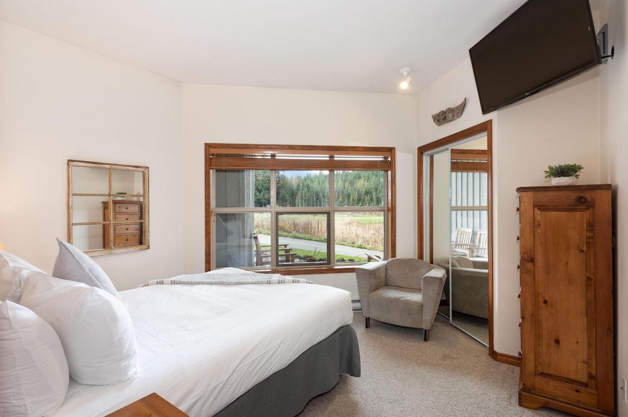 Blackcomb Greens 06 | Spacious Townhome, Shared Hot Tub, Near Shuttle & X-Country Skiing