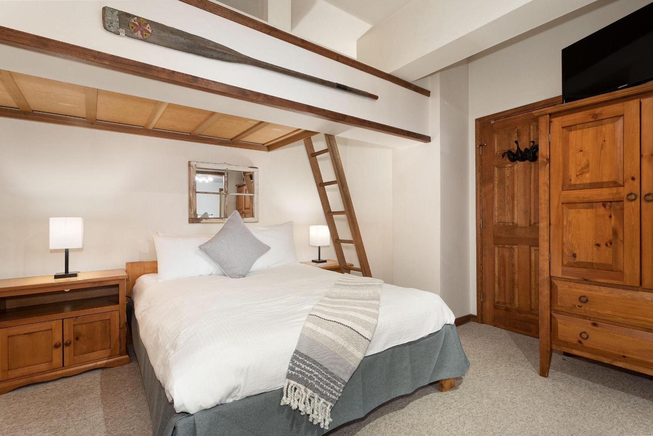 Blackcomb Greens 06 | Spacious Townhome, Shared Hot Tub, Near Shuttle & X-Country Skiing