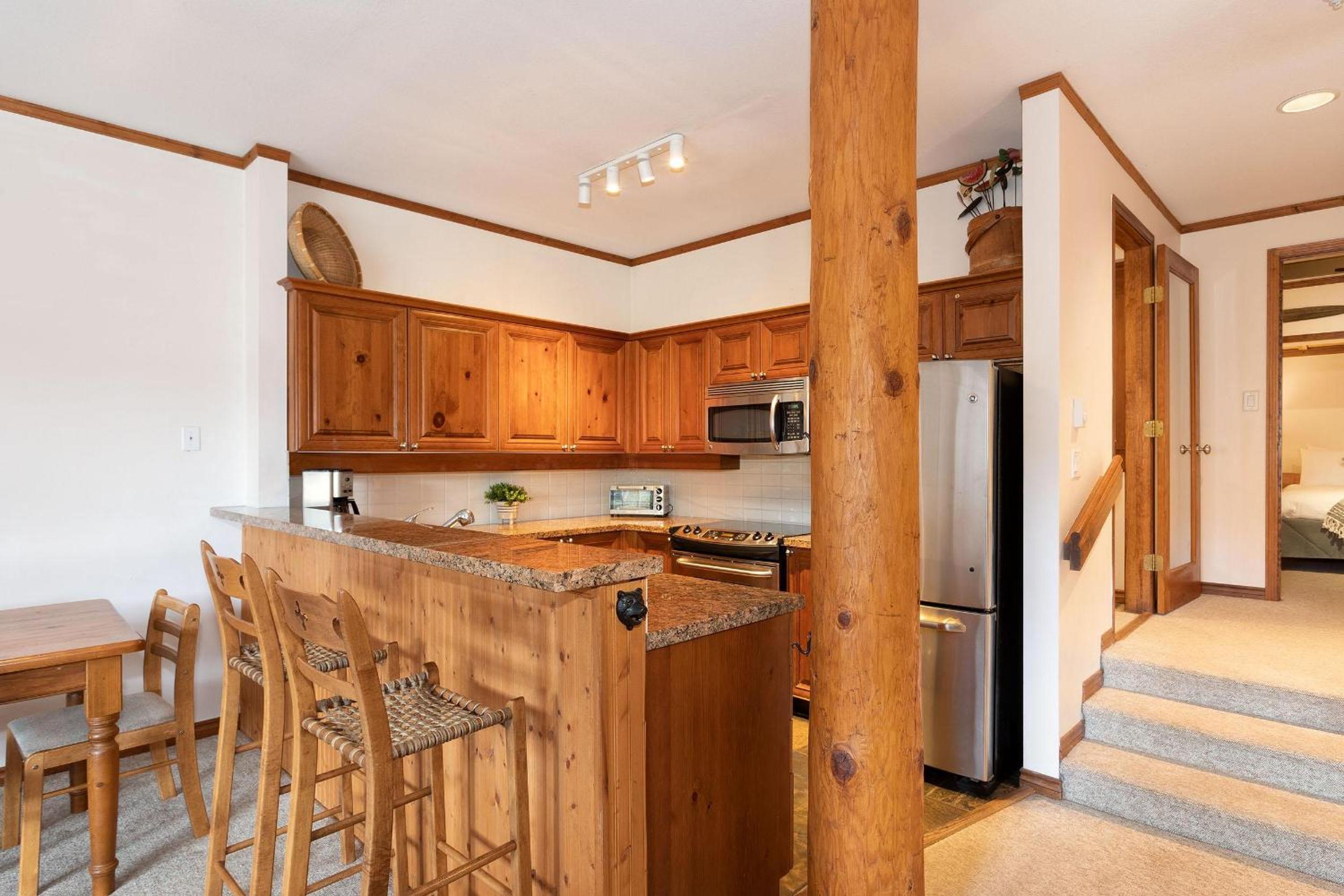 Blackcomb Greens 06 | Spacious Townhome, Shared Hot Tub, Near Shuttle & X-Country Skiing