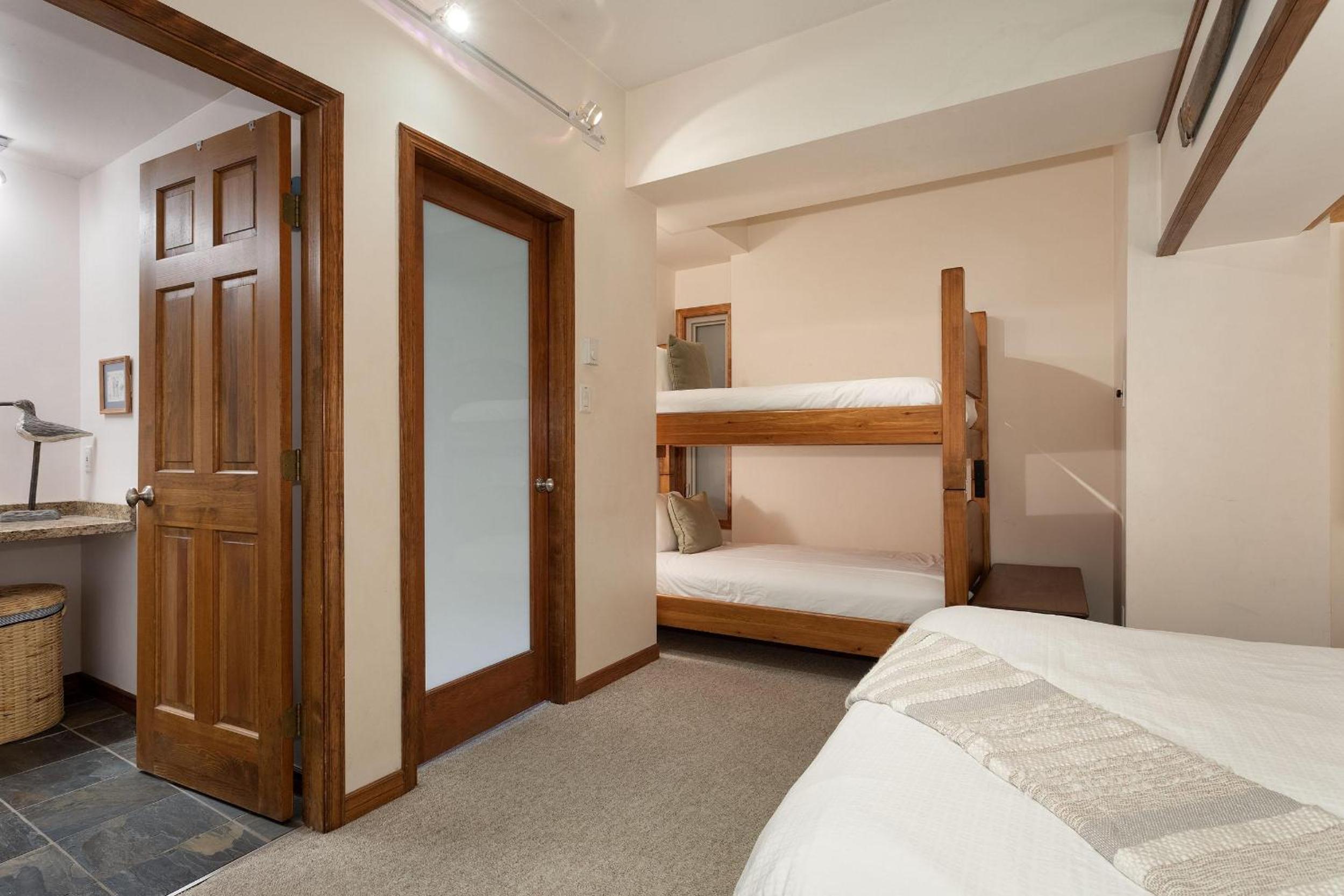 Blackcomb Greens 06 | Spacious Townhome, Shared Hot Tub, Near Shuttle & X-Country Skiing