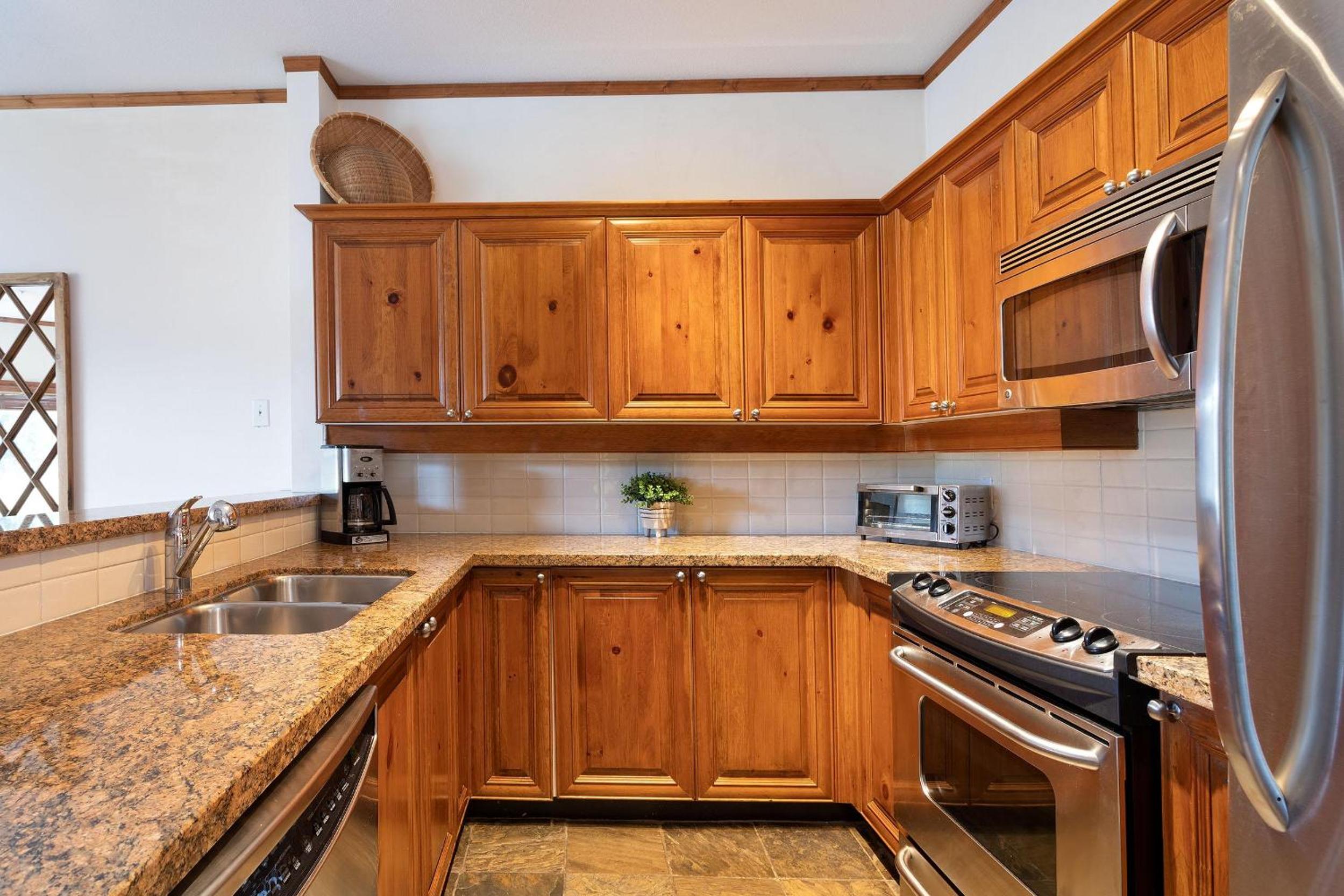 Blackcomb Greens 06 | Spacious Townhome, Shared Hot Tub, Near Shuttle & X-Country Skiing
