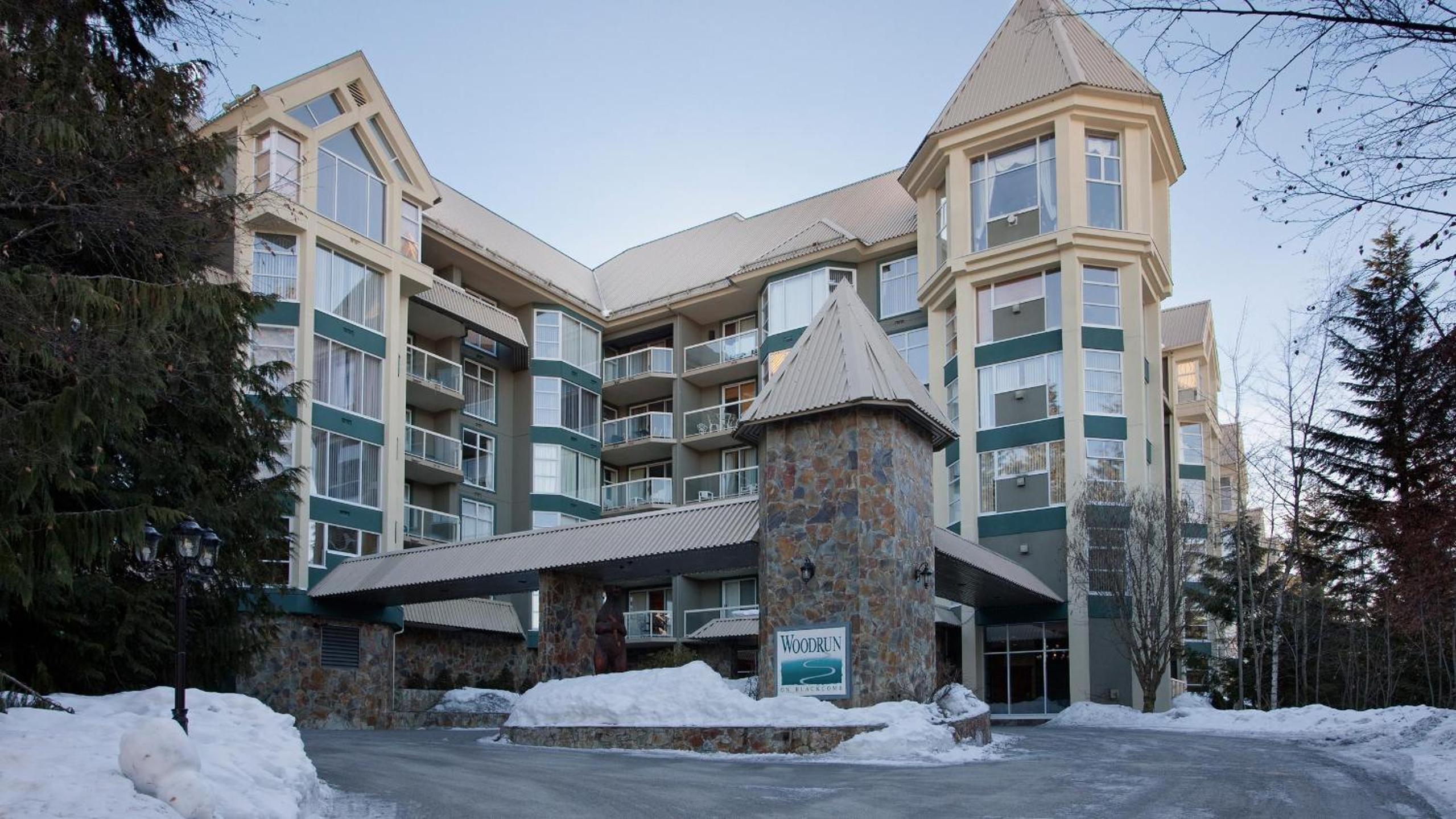 Woodrun Lodge 302 | Large Condo w/ Shared Heated Pool & Large Hot Tub