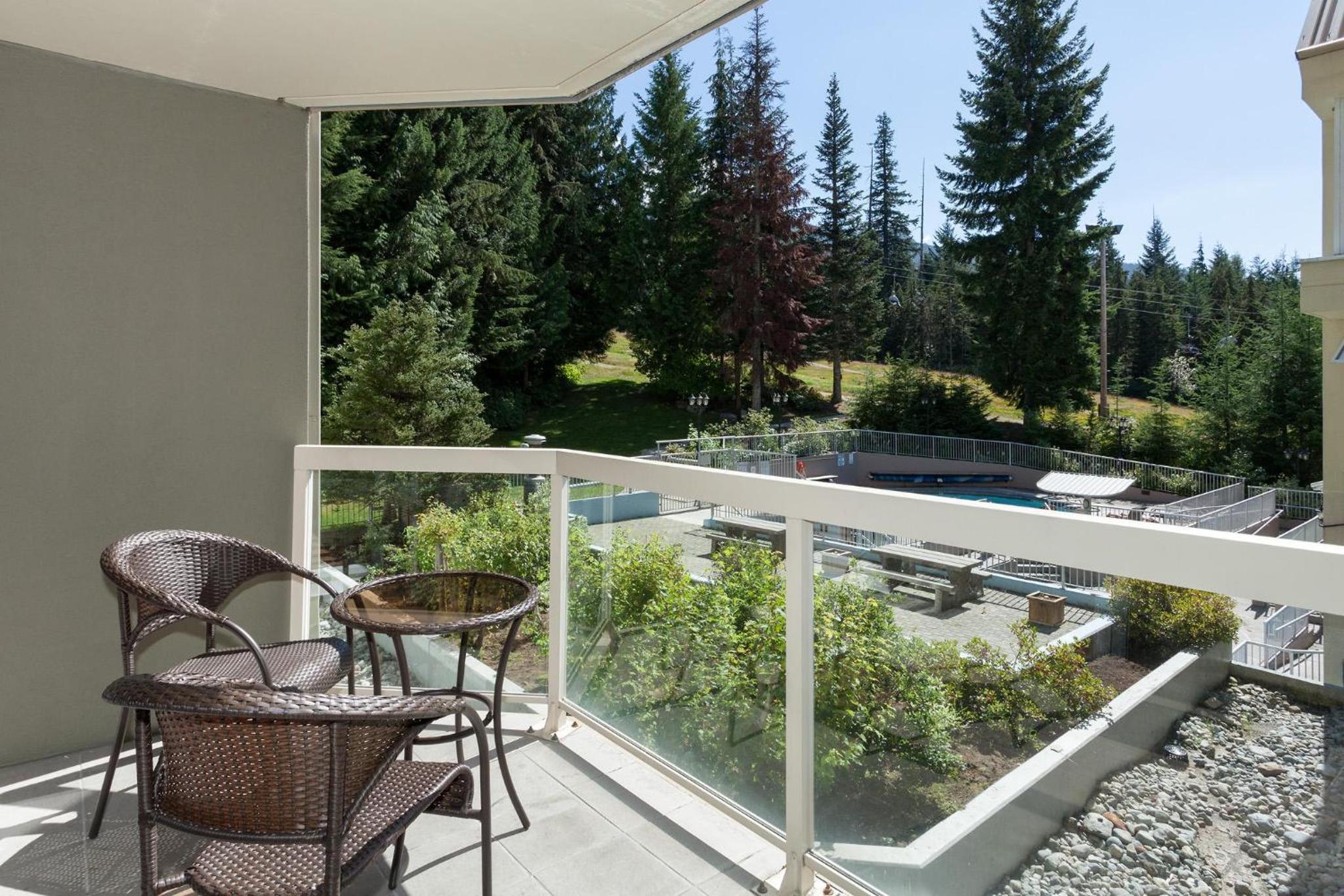 Woodrun Lodge 302 | Large Condo w/ Shared Heated Pool & Large Hot Tub