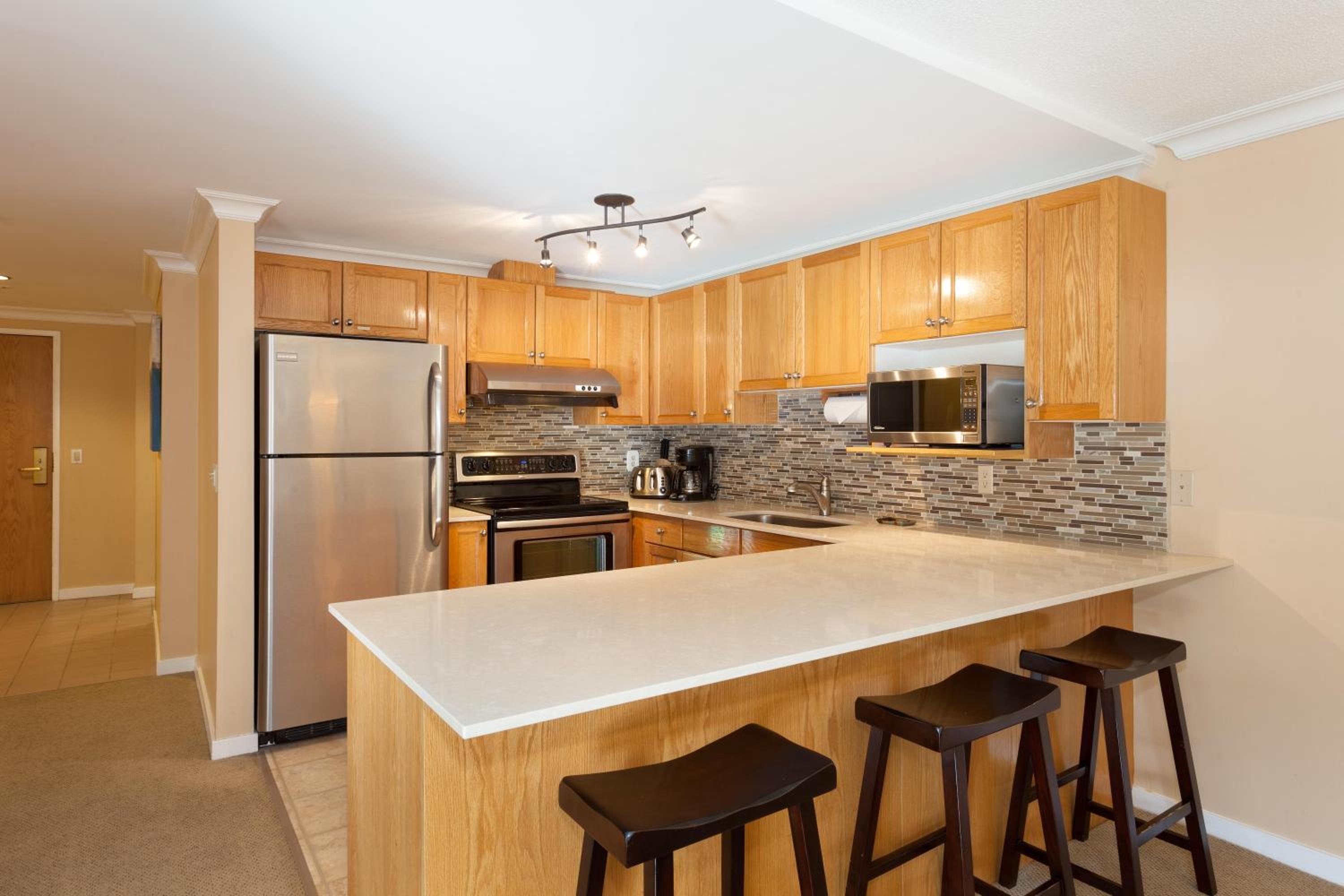Woodrun Lodge 302 | Large Condo w/ Shared Heated Pool & Large Hot Tub