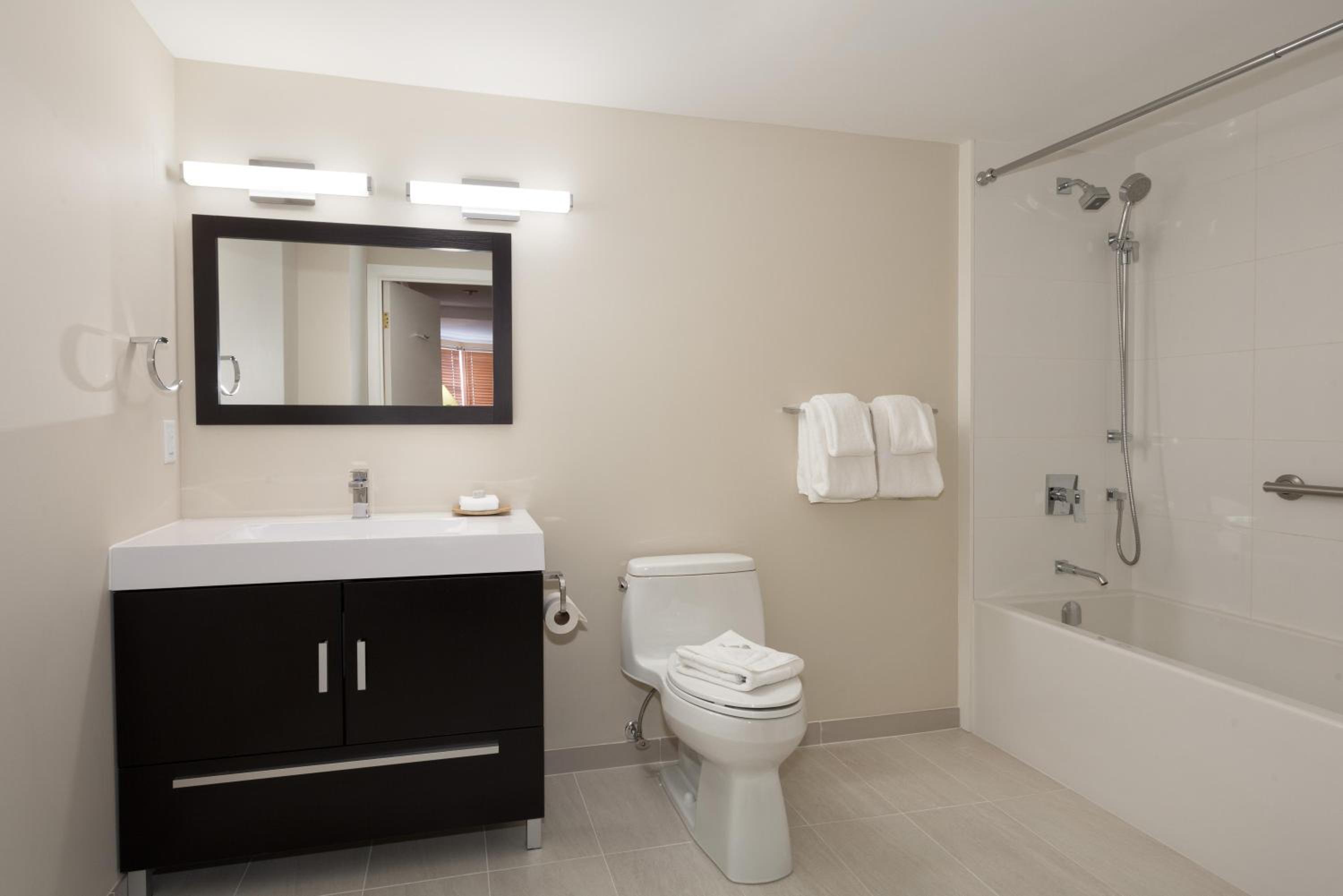 Woodrun Lodge 302 | Large Condo w/ Shared Heated Pool & Large Hot Tub