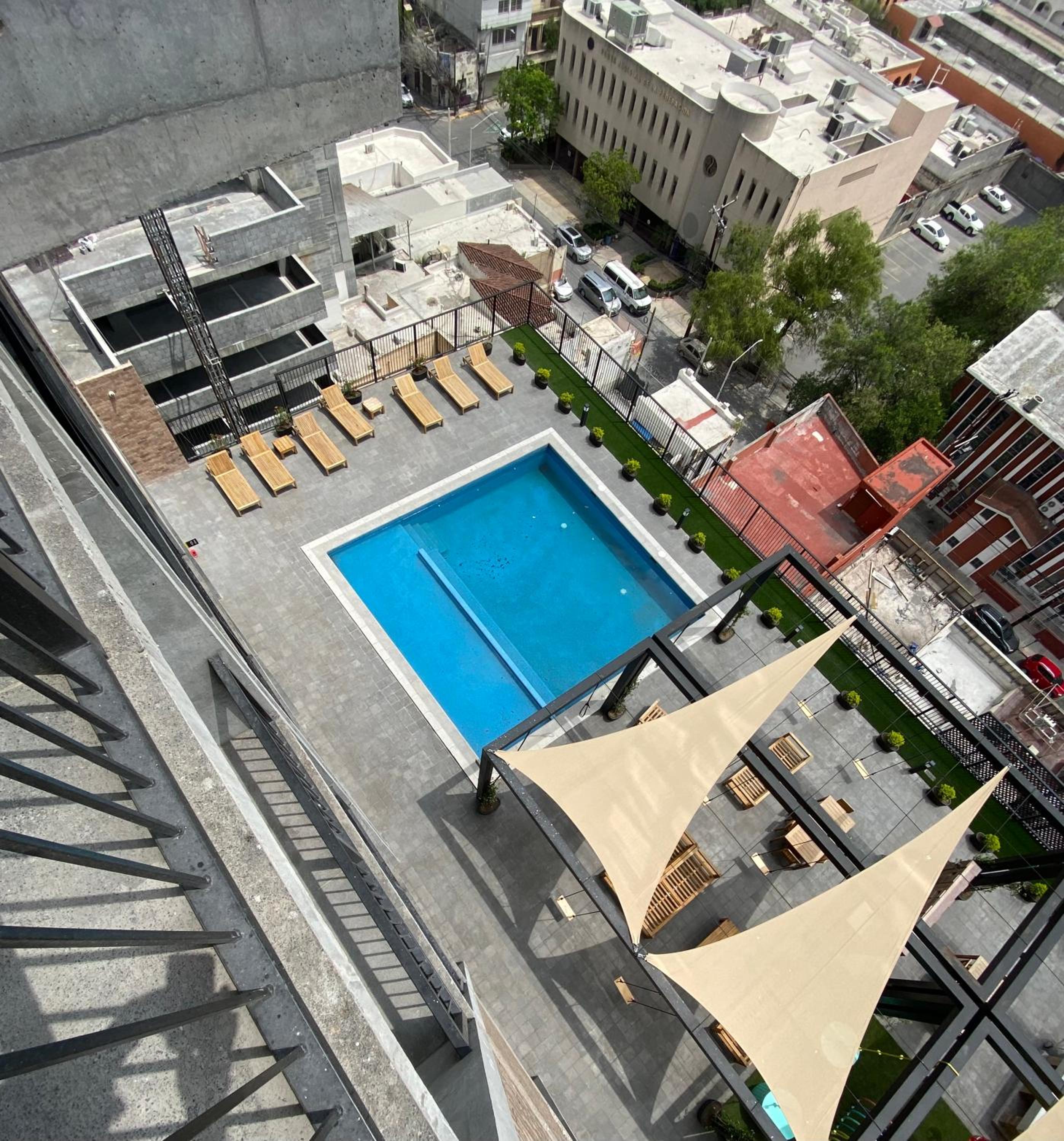 Lux 2 bedroom apartment, swimming pool, gym and free parking spot in Macro Plaza area view 3