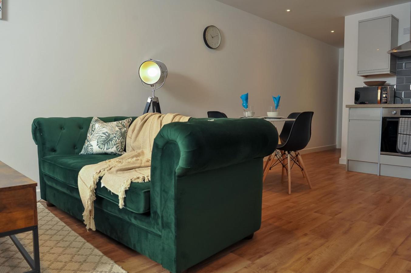 Select SA - Queens Terrace view 3